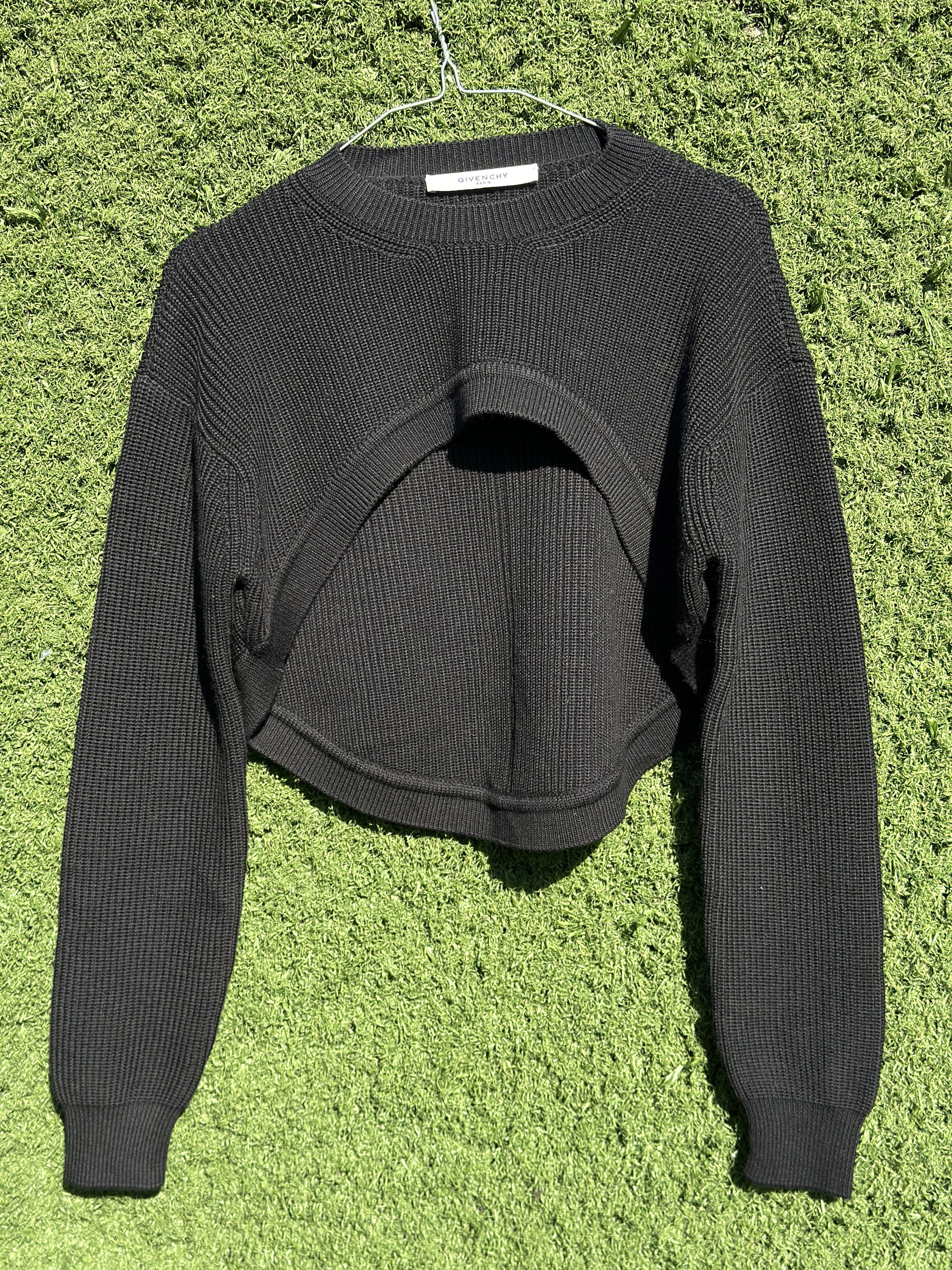 Givenchy Givenchy Paris Cropped Wool Knit Sweater Cut Out Bolero S Size S / US 4 / IT 40 - 2 Thumbnail