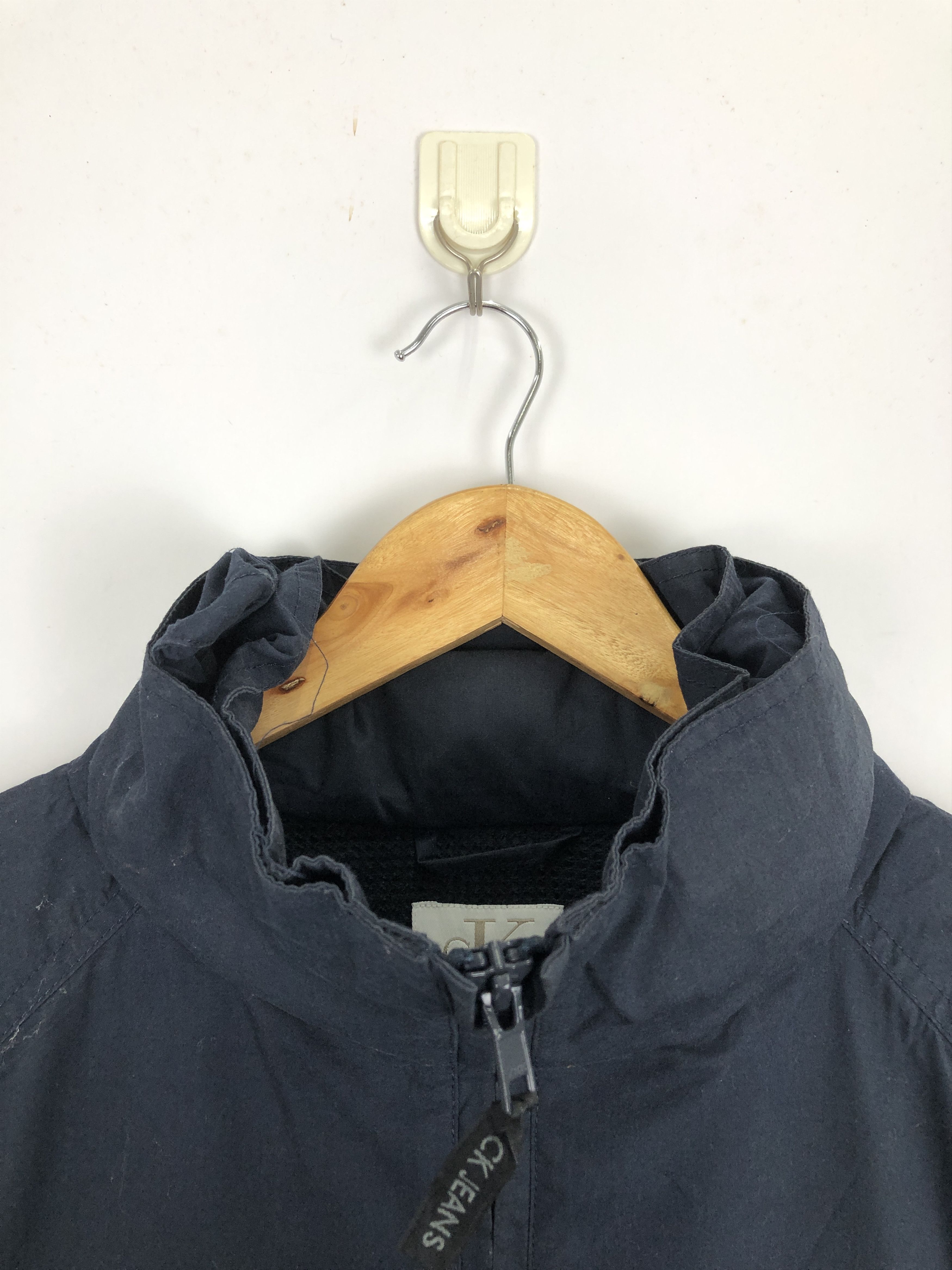 Calvin Klein Vintage Calvin Klein Windbreaker Zipper Light Jacket J1706 Size US M / EU 48-50 / 2 - 7 Thumbnail