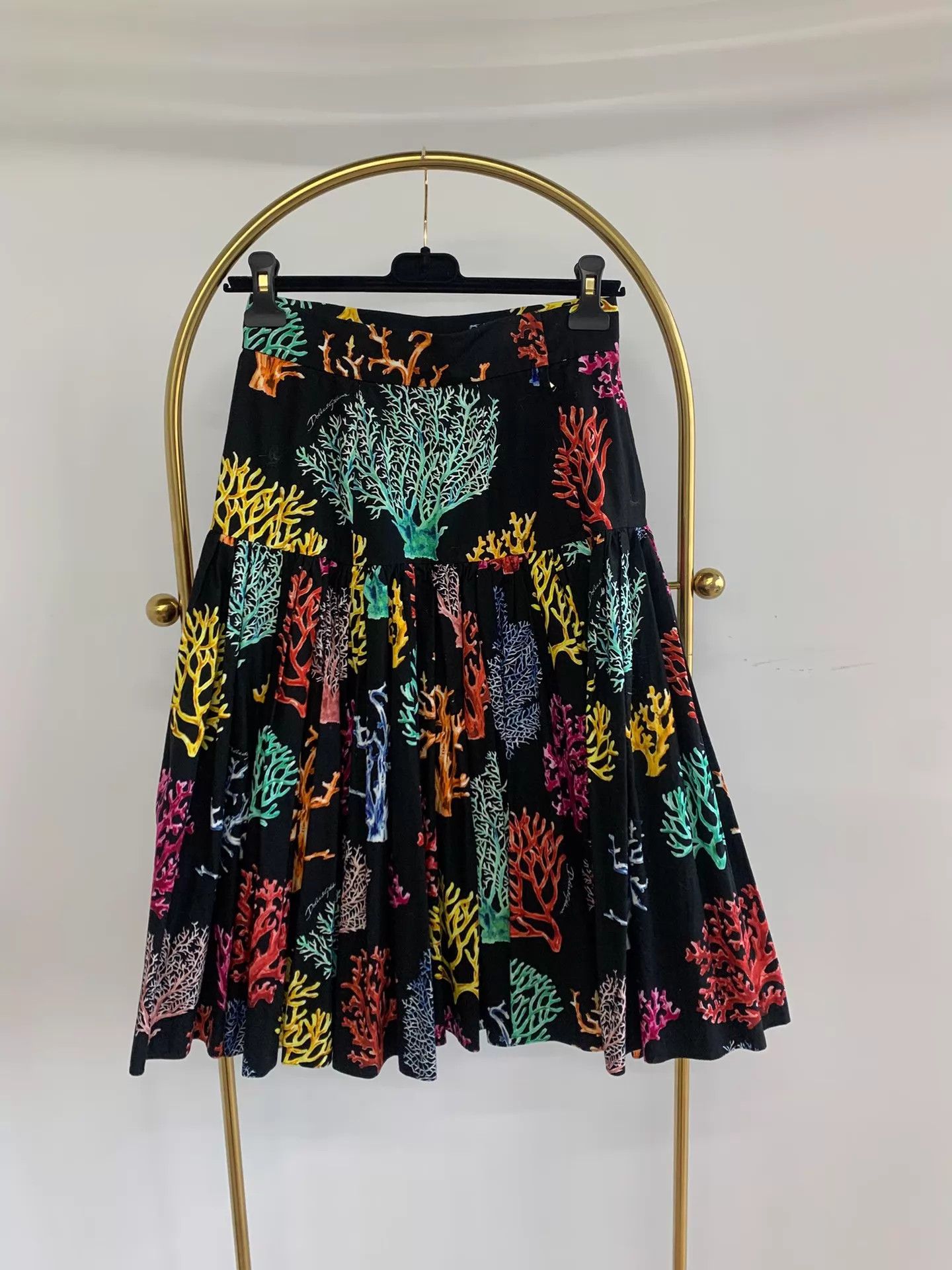 Dolce & Gabbana DG Colorful Coral Floral Pleated Midi Skirt 38 Size 26" / US 2 / IT 38 - 3 Thumbnail