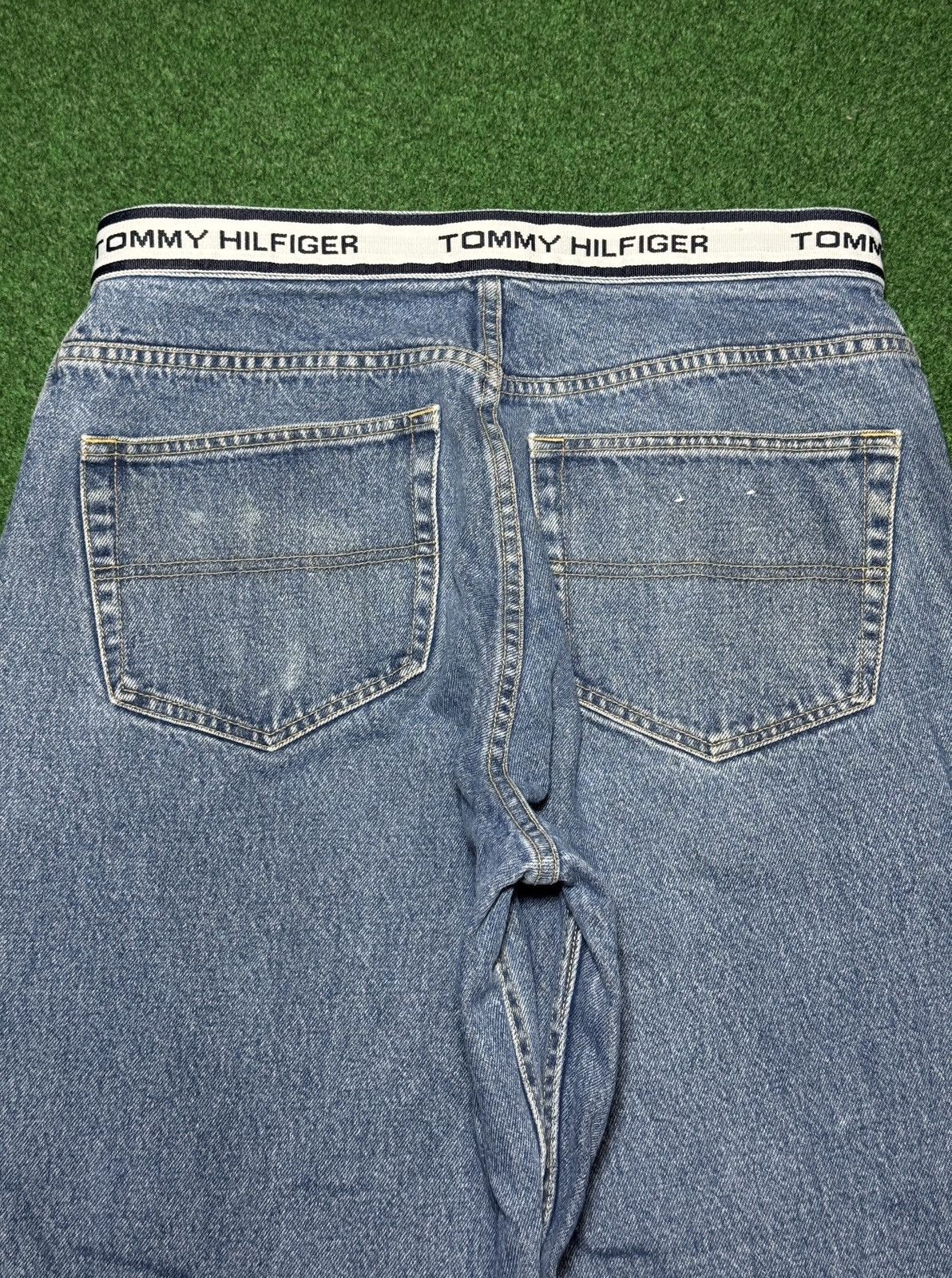 Tommy Hilfiger Vintage 90s Tommy Hilfiger High Waisted 33x30 Baggy Jeans Size US 33 - 2 Thumbnail
