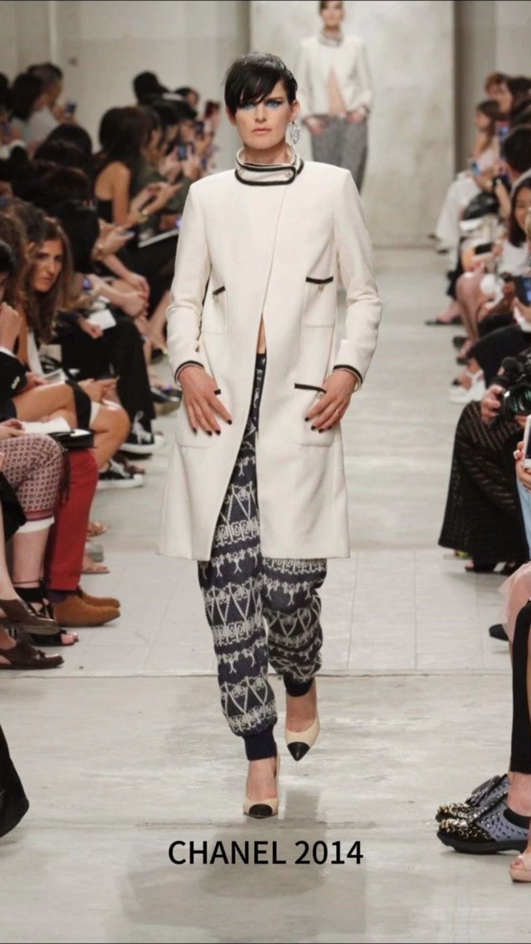 Chanel CHANEL 2014 SG Tweed Trench Coat Black White FR34 XS-S Size XS / US 0-2 / IT 36-38 - 1 Thumbnail