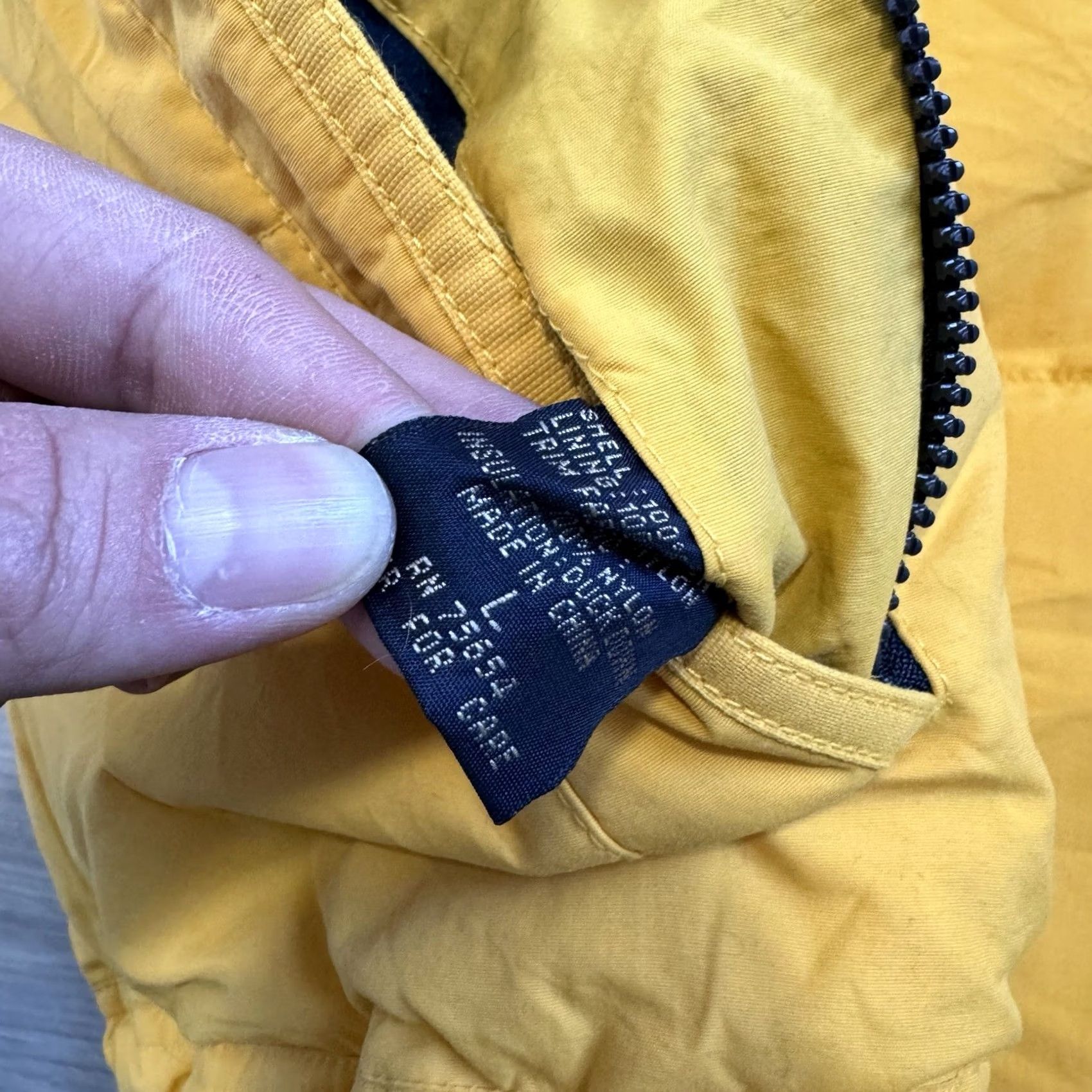 Abercrombie & Fitch VINTAGE Abercrombie & Fitch Mens Large Reversible Goose Down Vest Navy Yellow 90s Puffer Jacket Logo Zipper"} Size US L / EU 52-54 / 3 - 5 Thumbnail