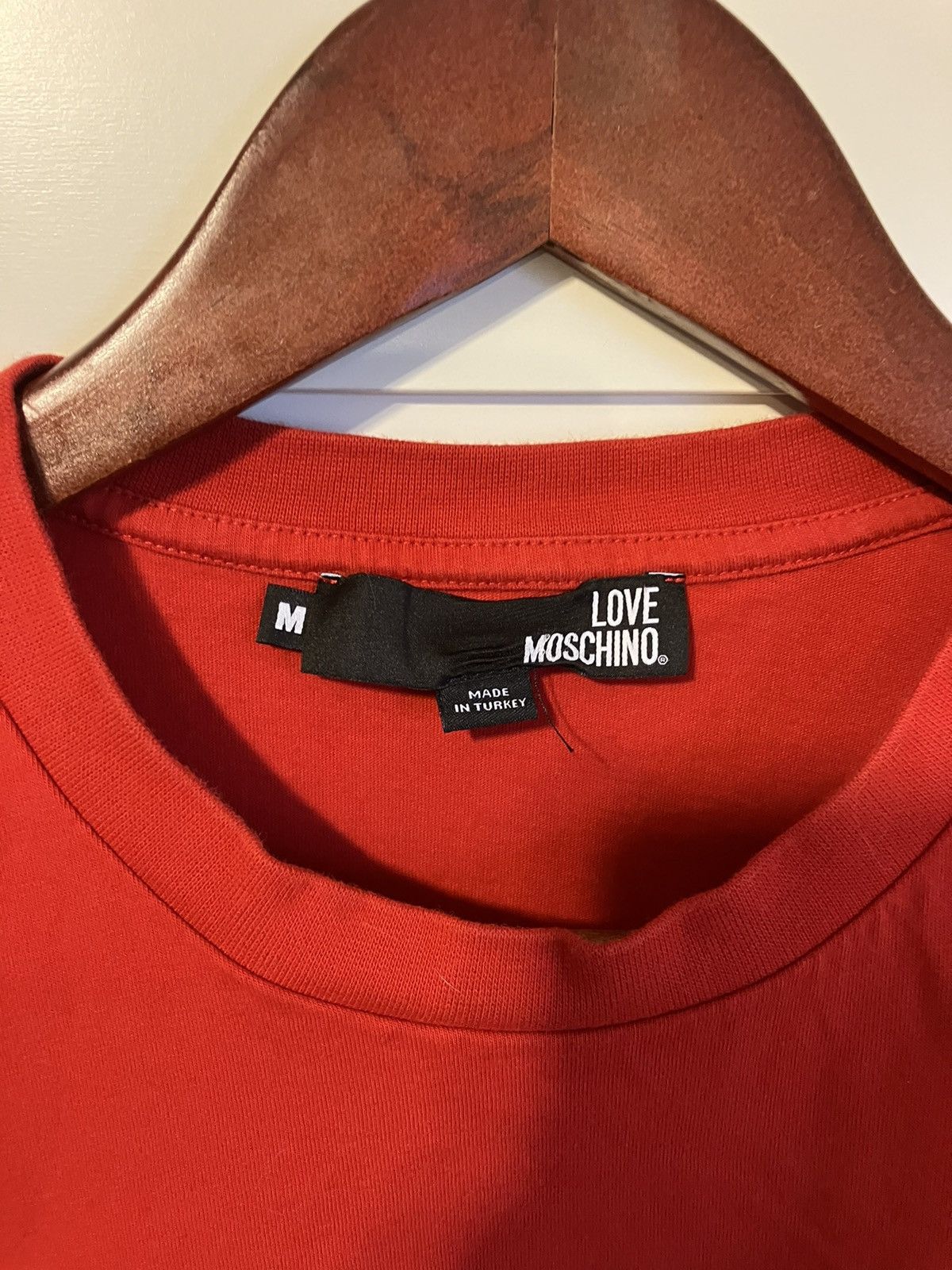 Moschino Embossed Logo tee Size US M / EU 48-50 / 2 - 5 Thumbnail