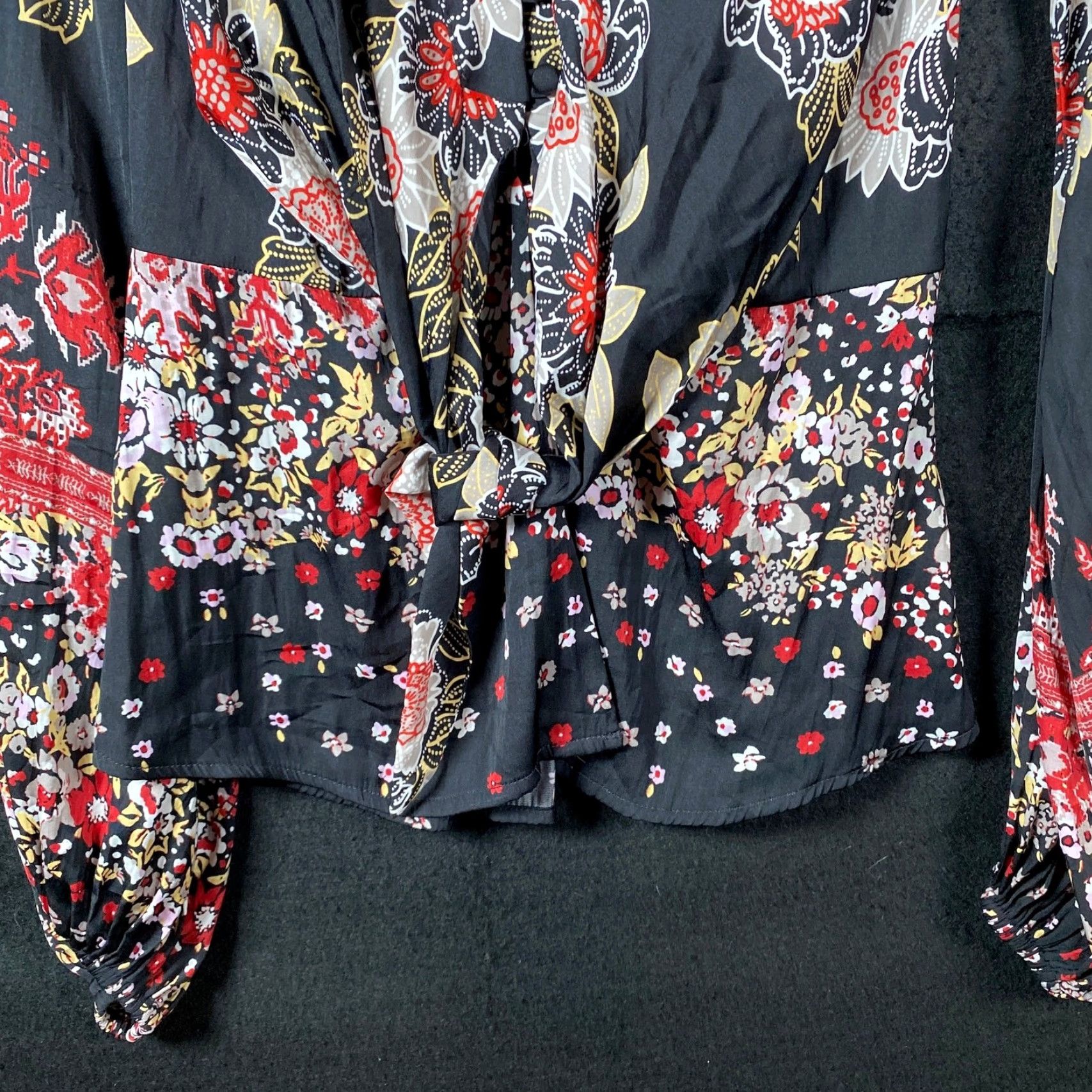 Free People Free People Blouse Women's Black Floral Deep V-Neck Front Tie Long Sleeve M Size M / US 6-8 / IT 42-44 - 3 Thumbnail