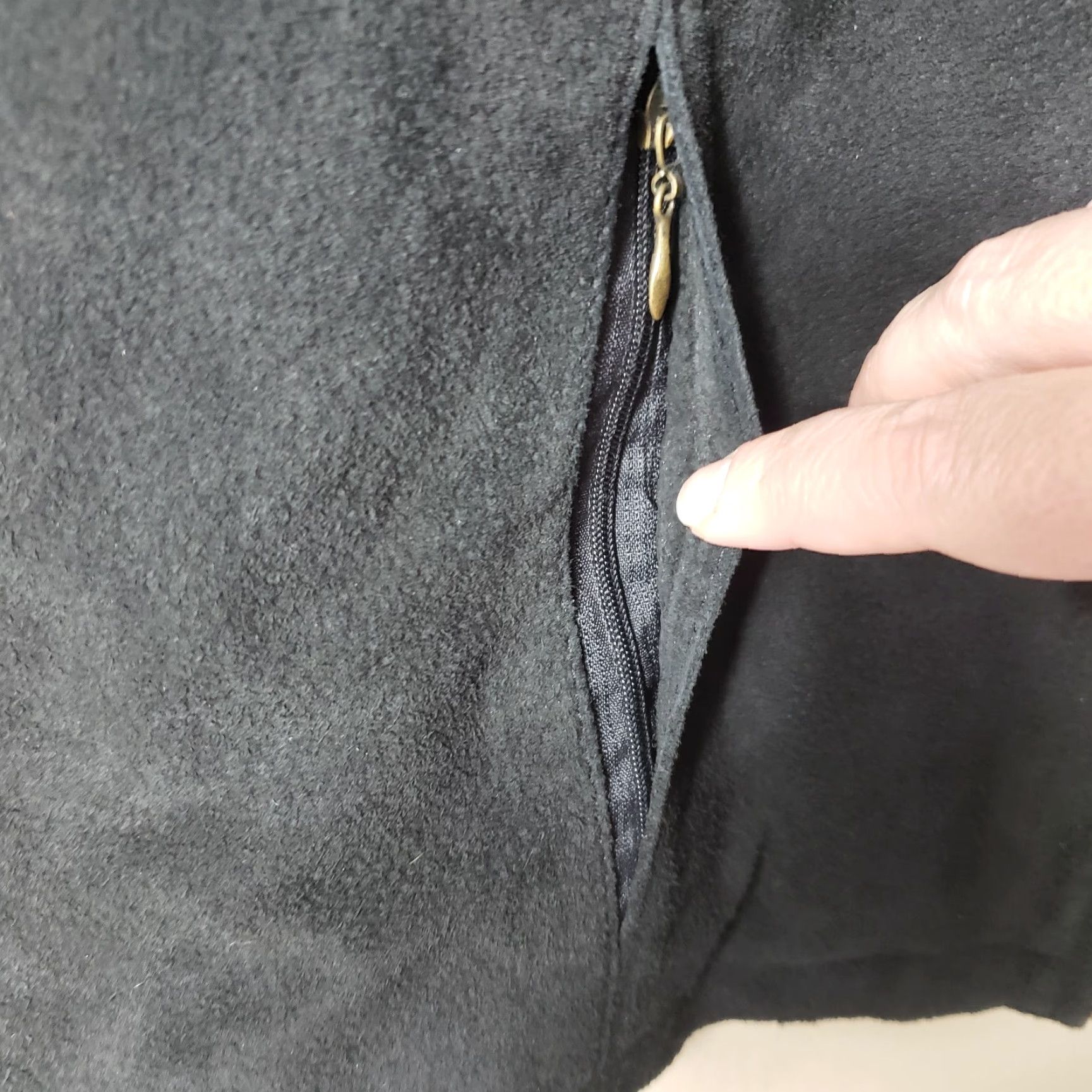 Vintage Ruff Hewn Suede Leather Vest Women - Vest - M - Black - Zipper Pockets - Zip Closure - Pockets - Short - Classic Fit Size M / US 6-8 / IT 42-44 - 4 Thumbnail