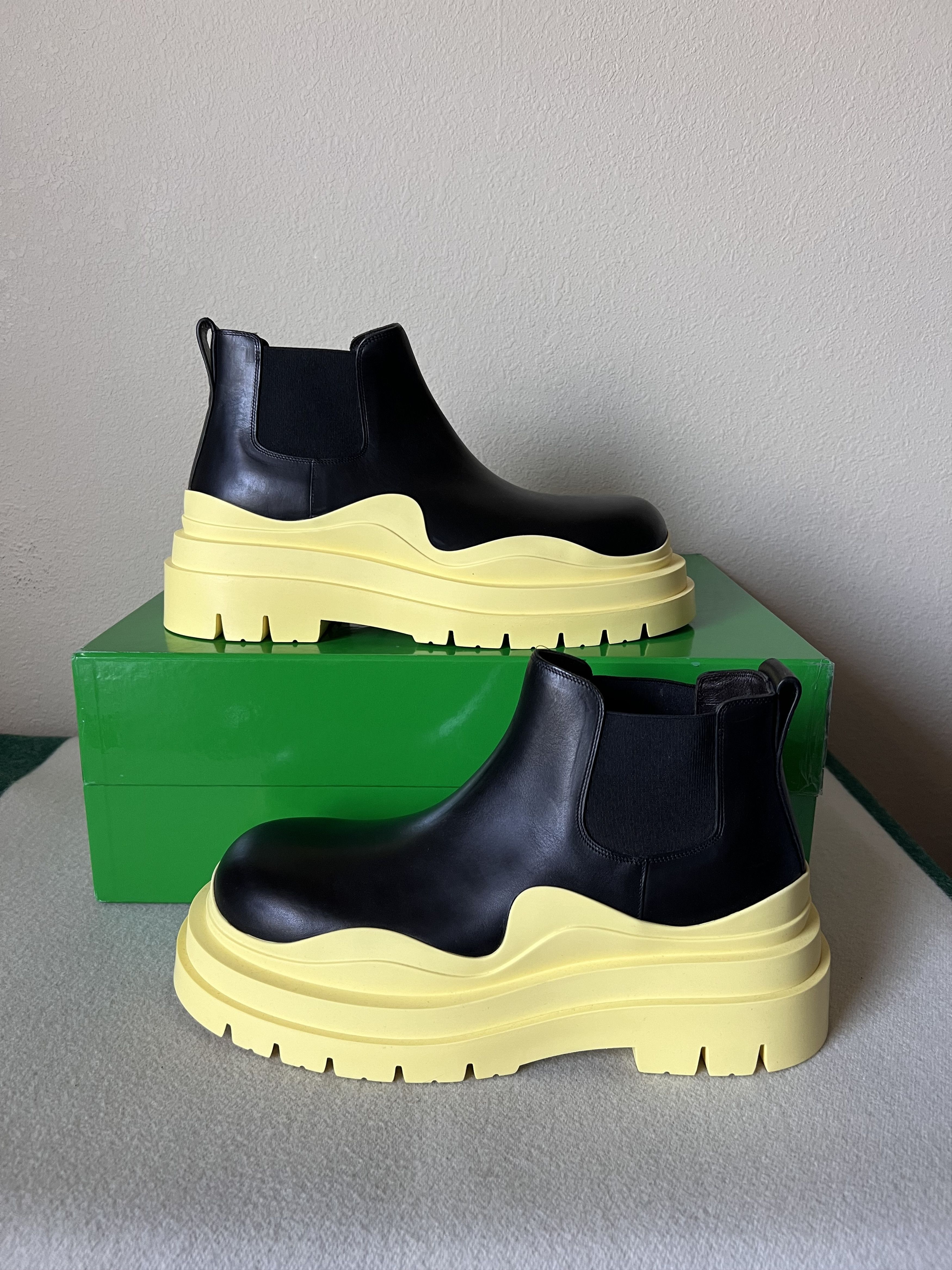 Bottega Veneta Bottega Veneta Tire Ankle Chelsea Boot in Black Lemon Size US 10 / EU 43 - 2 Thumbnail