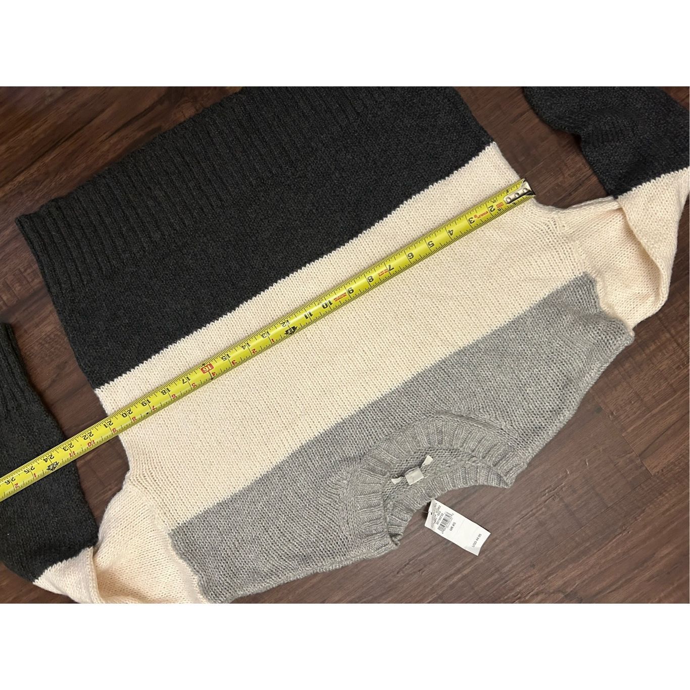 American Eagle Outfitters American Eagle NWT Tri-Color Gray, Cream, and Black Sweater, Size XS / US 0-2 / IT 36-38 - 8 Thumbnail