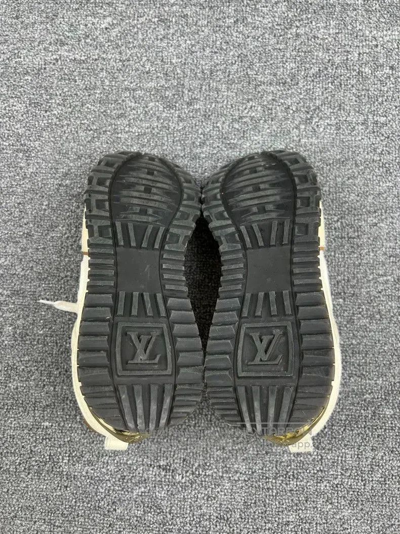 Other Louis Vuitton Runaway Casual Sneakers. Size US 5 / EU 37 - 5 Thumbnail