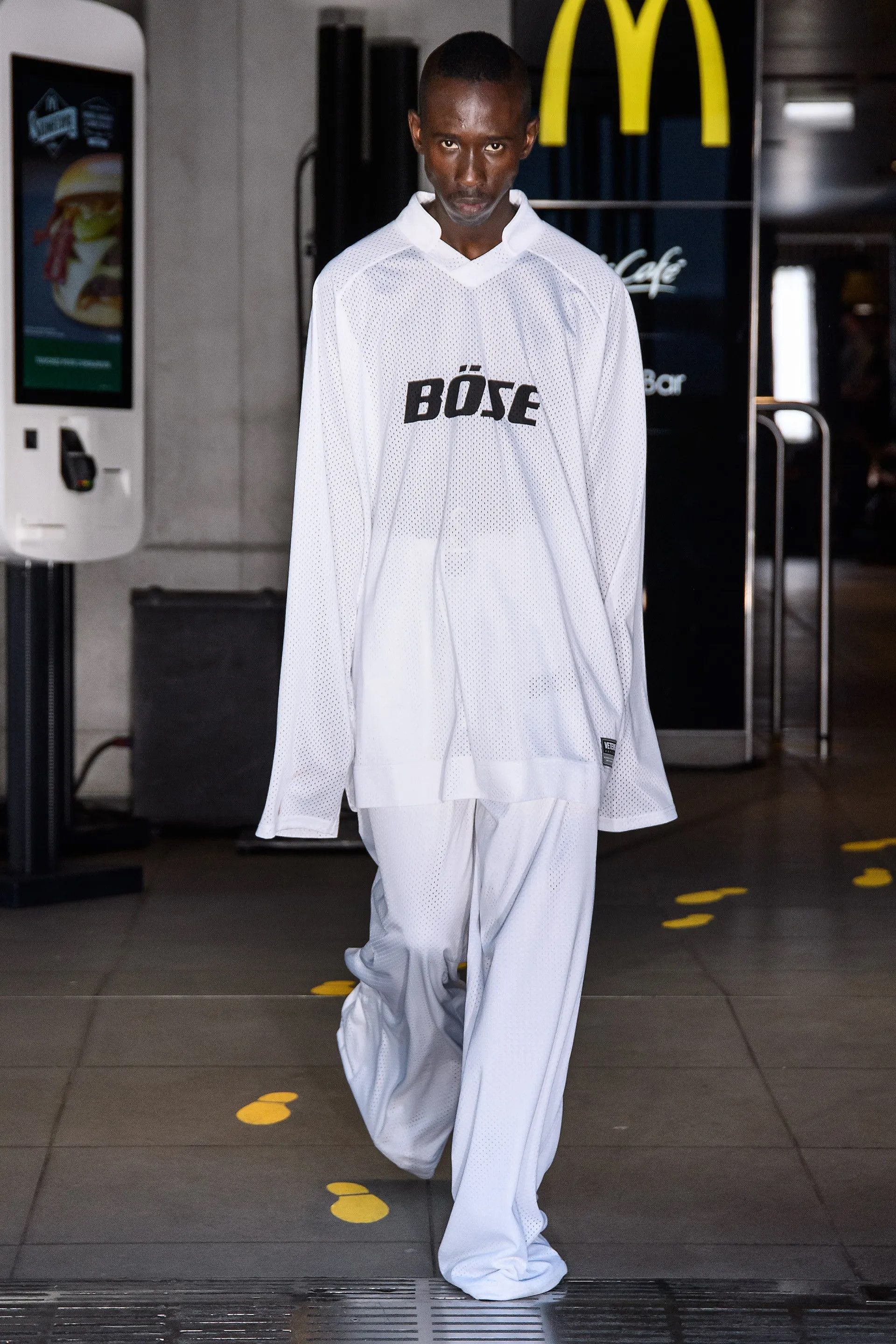 Vetements Vetements - S/S 20 - Angry/Bose Embroidered Tee Size US L / EU 52-54 / 3 - 1 Thumbnail