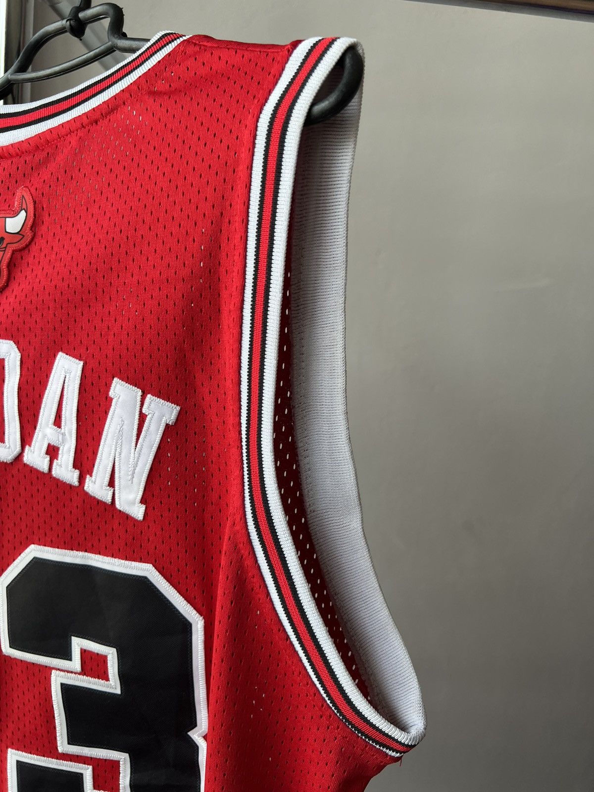 NBA 90’S NBA CHICAGO BULLS #23 JORDAN VINTAGE BASKETBALL JERSEY Size US L / EU 52-54 / 3 - 16 Thumbnail