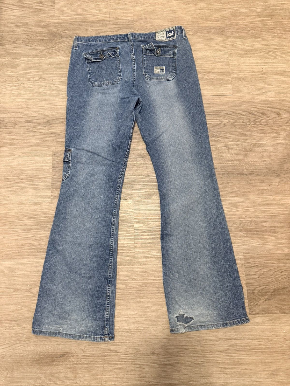 L.E.I. Low waisted & flared light-washed Lei denim Size 38" / US 16 / IT 52 - 3 Thumbnail