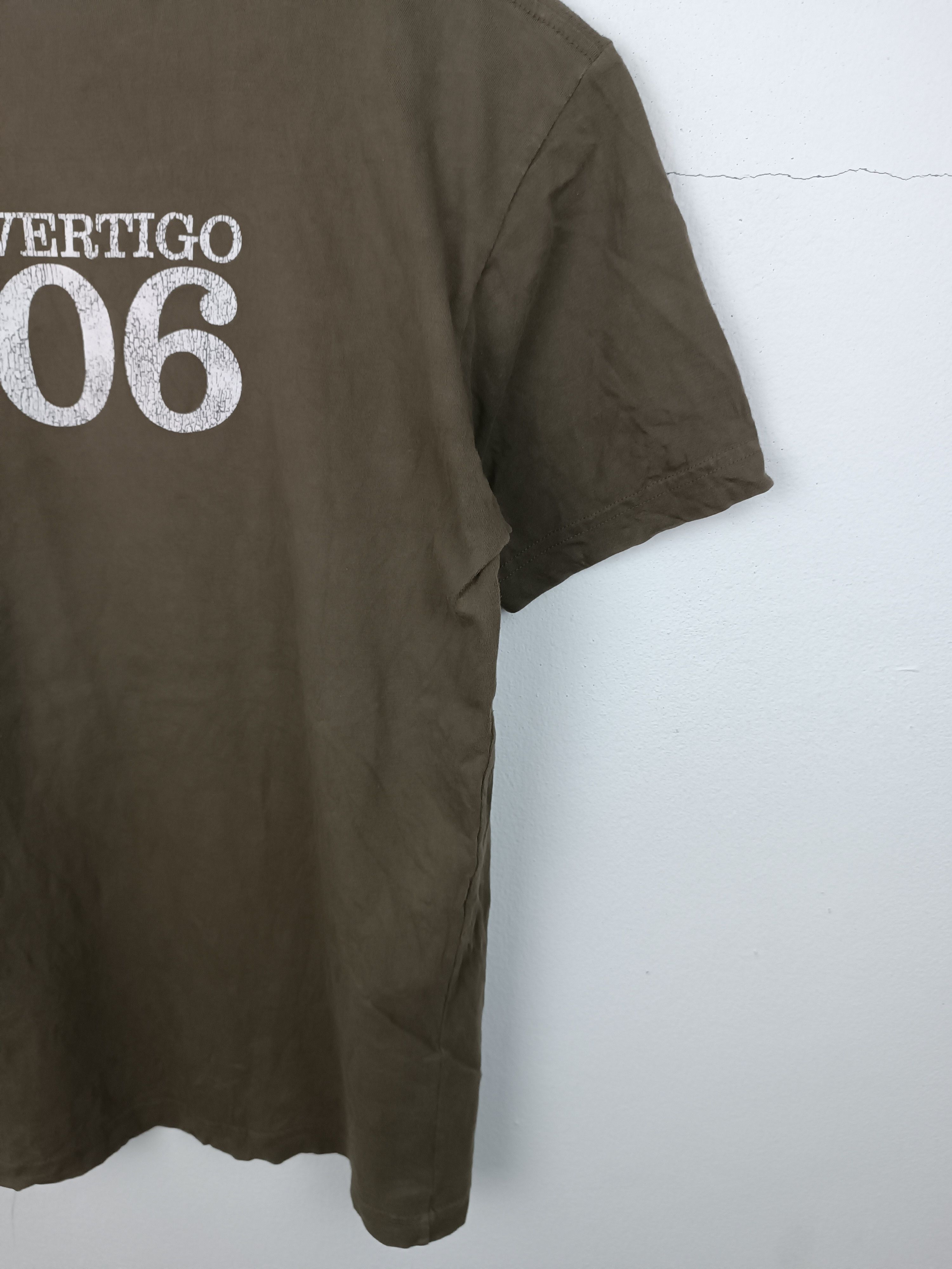 Band Tees VINTAGE Y2K U2 DISMANTLE VERTIGO TOUR TEE bono rem Size US S / EU 44-46 / 1 - 14 Thumbnail