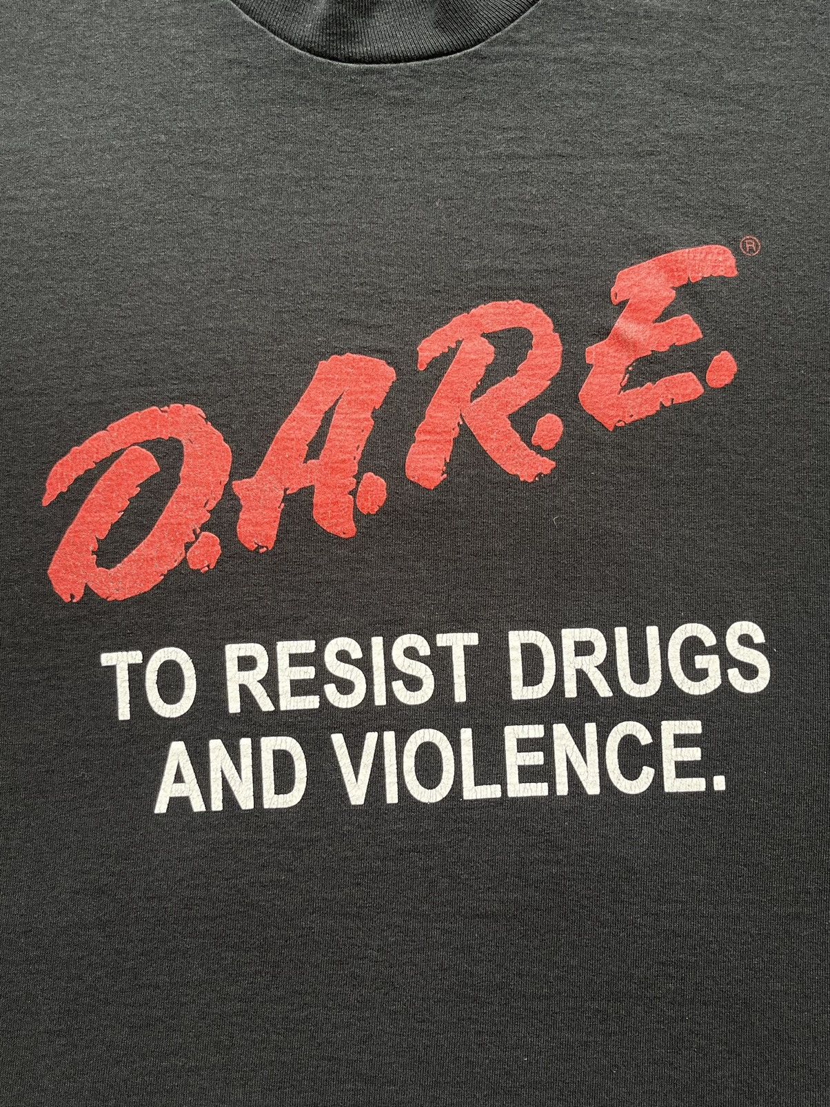 Vintage Vintage 90’s D.A.R.E. “To Resist Drugs and Violence” T-Shirt Size US L / EU 52-54 / 3 - 4 Thumbnail