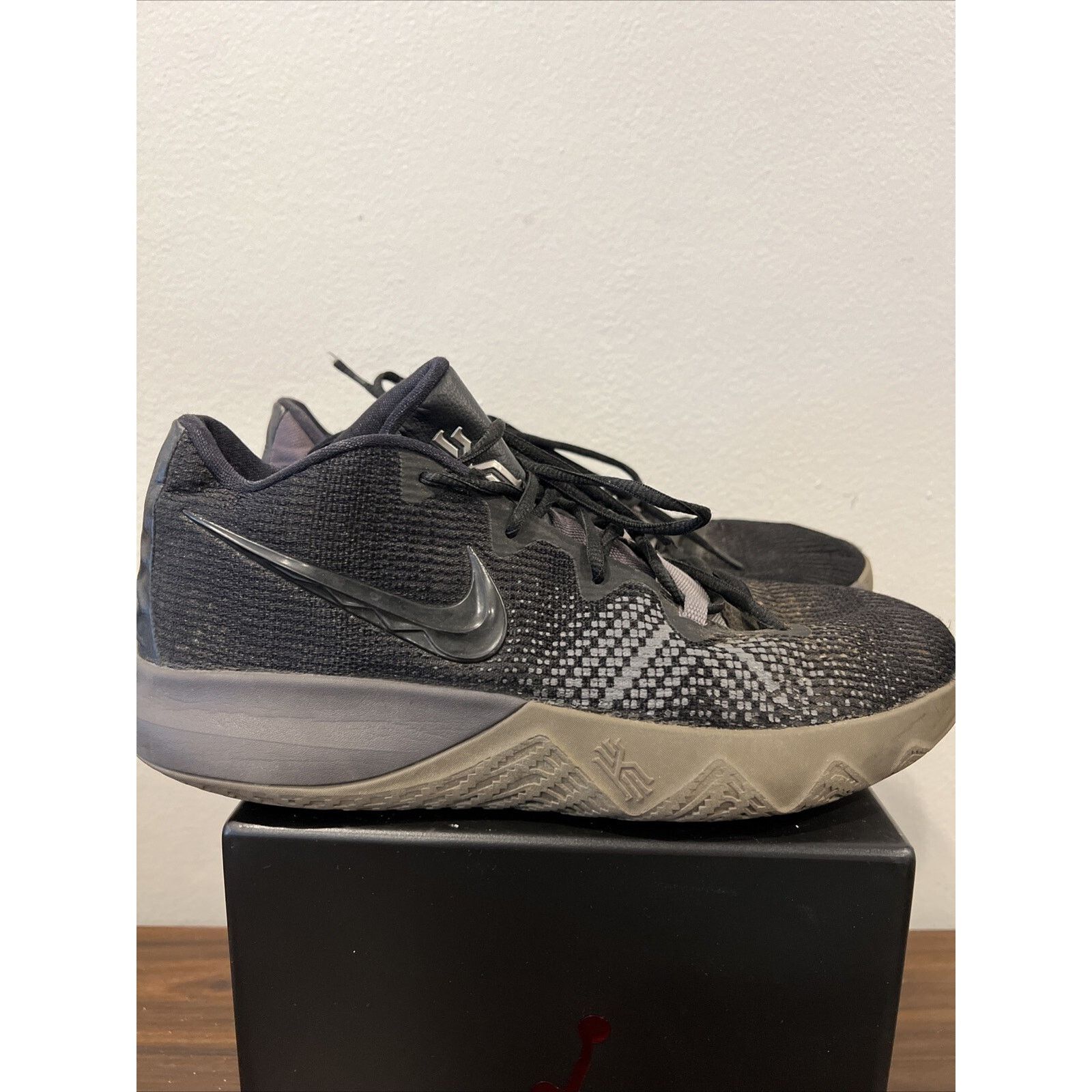 Nike Nike Mens Kyrie Flytrap AA7071-011 Black Thunder Grey Shoes Size US 11 / EU 44 - 2 Thumbnail
