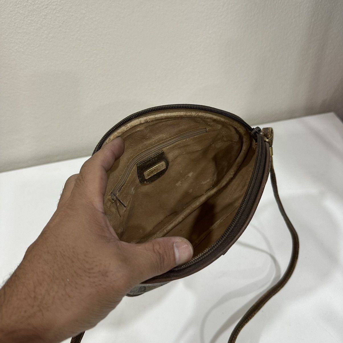 Gucci ‼️YES‼️ VINTAGE GUCCI GG SMALL SHOULDER BAG Size ONE SIZE - 10 Thumbnail