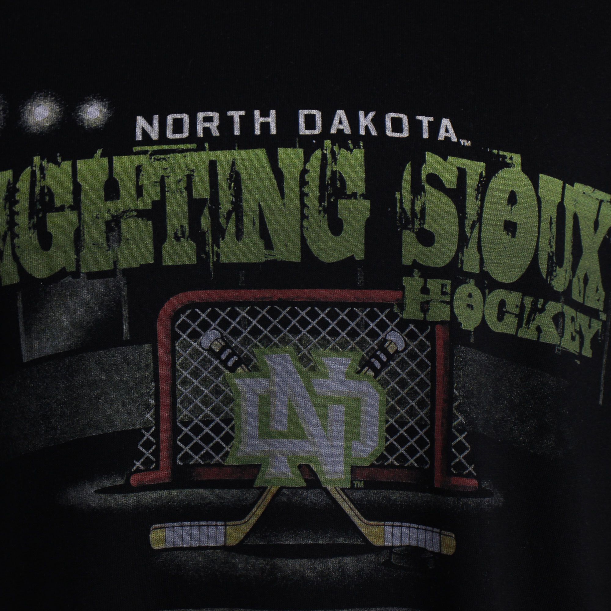 NCAA North Dakota Fighting Hawks Tshirt/Sweatshirt Size US XL / EU 56 / 4 - 5 Thumbnail