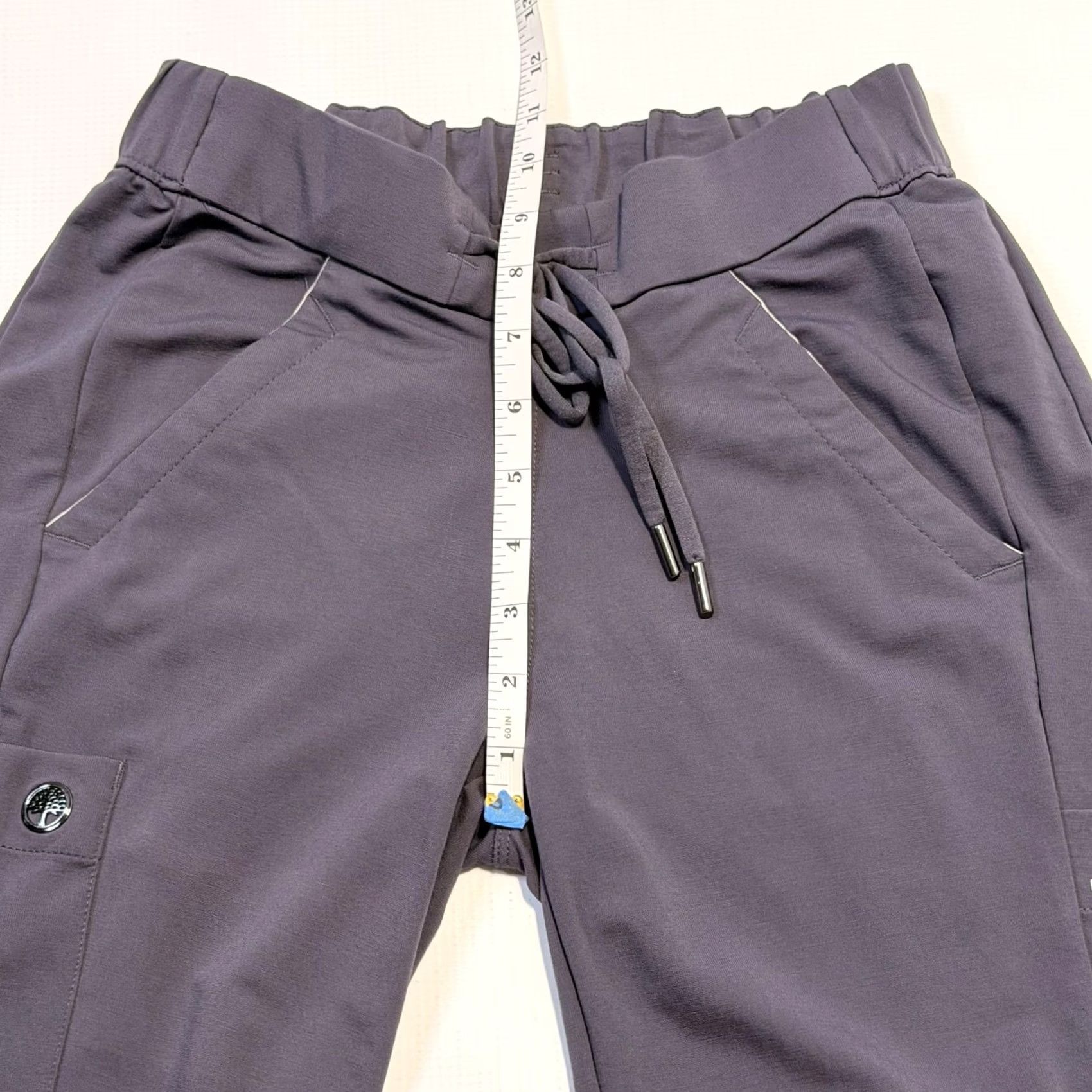 Vintage VINTAGE? No. Healing Hands Gray Scrub Pants Womens XS Petite Jogger Tapered Ankle Zip Pockets Drawstring Elastic Waist Workwear Size 26" / US 2 / IT 38 - 5 Thumbnail