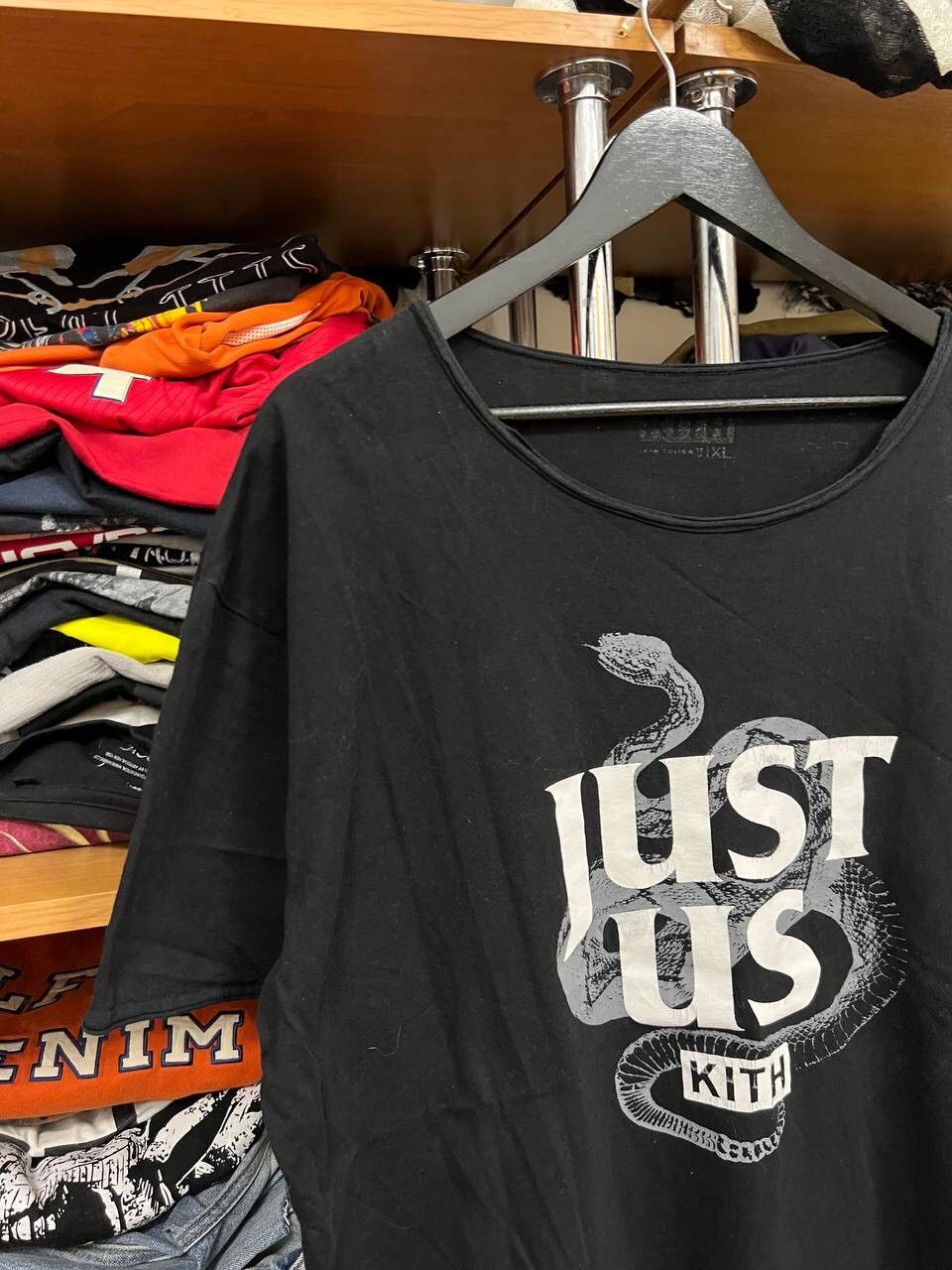 Hypebeast × Kith Kith Vintage Distressed Just Us Logo T-Shirt Large Size US XL / EU 56 / 4 - 2 Thumbnail