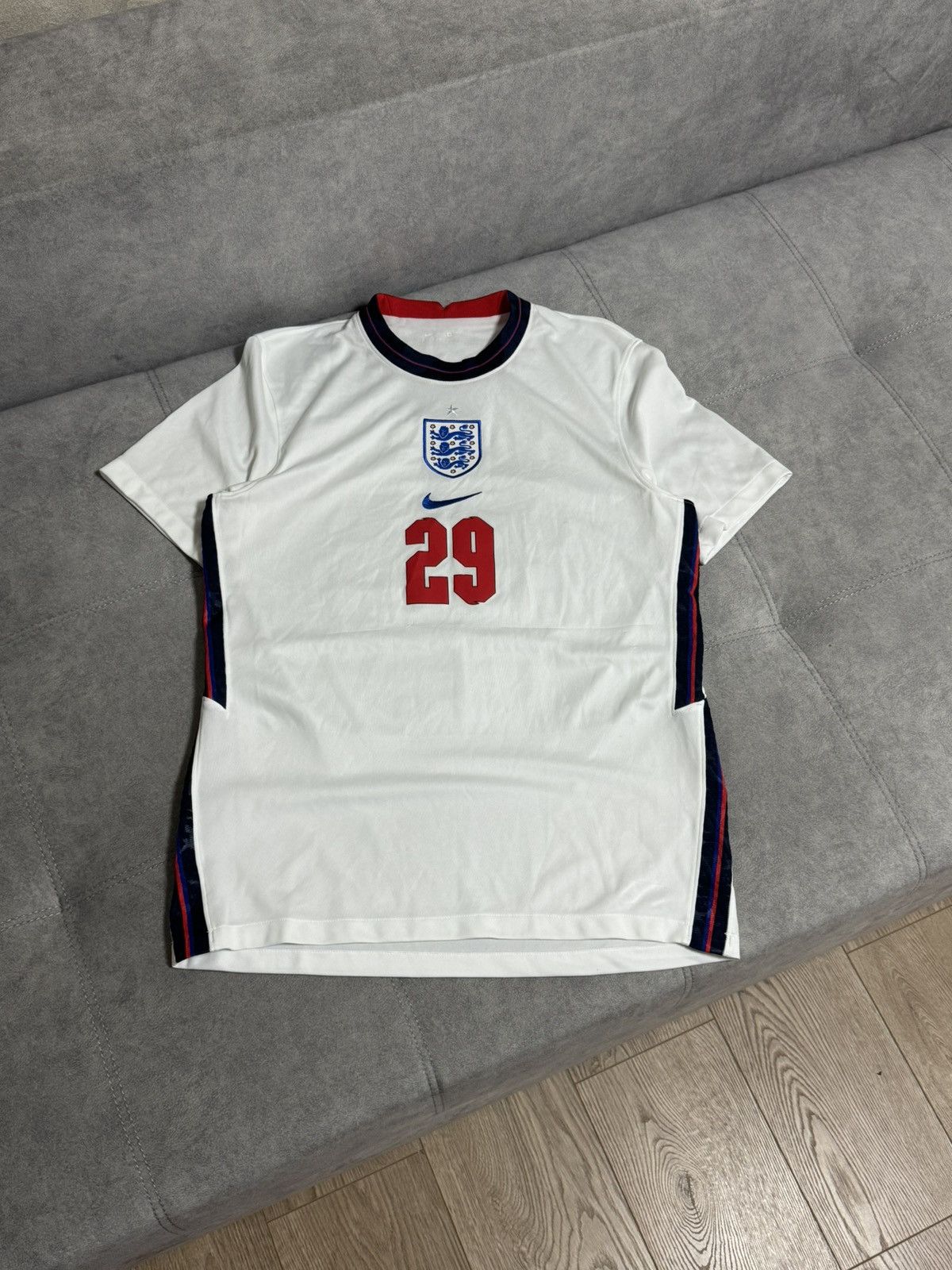Nike Nike England Wan Bissaka 29 size M soccer jersey t-shirt Size US M / EU 48-50 / 2 - 1 Thumbnail