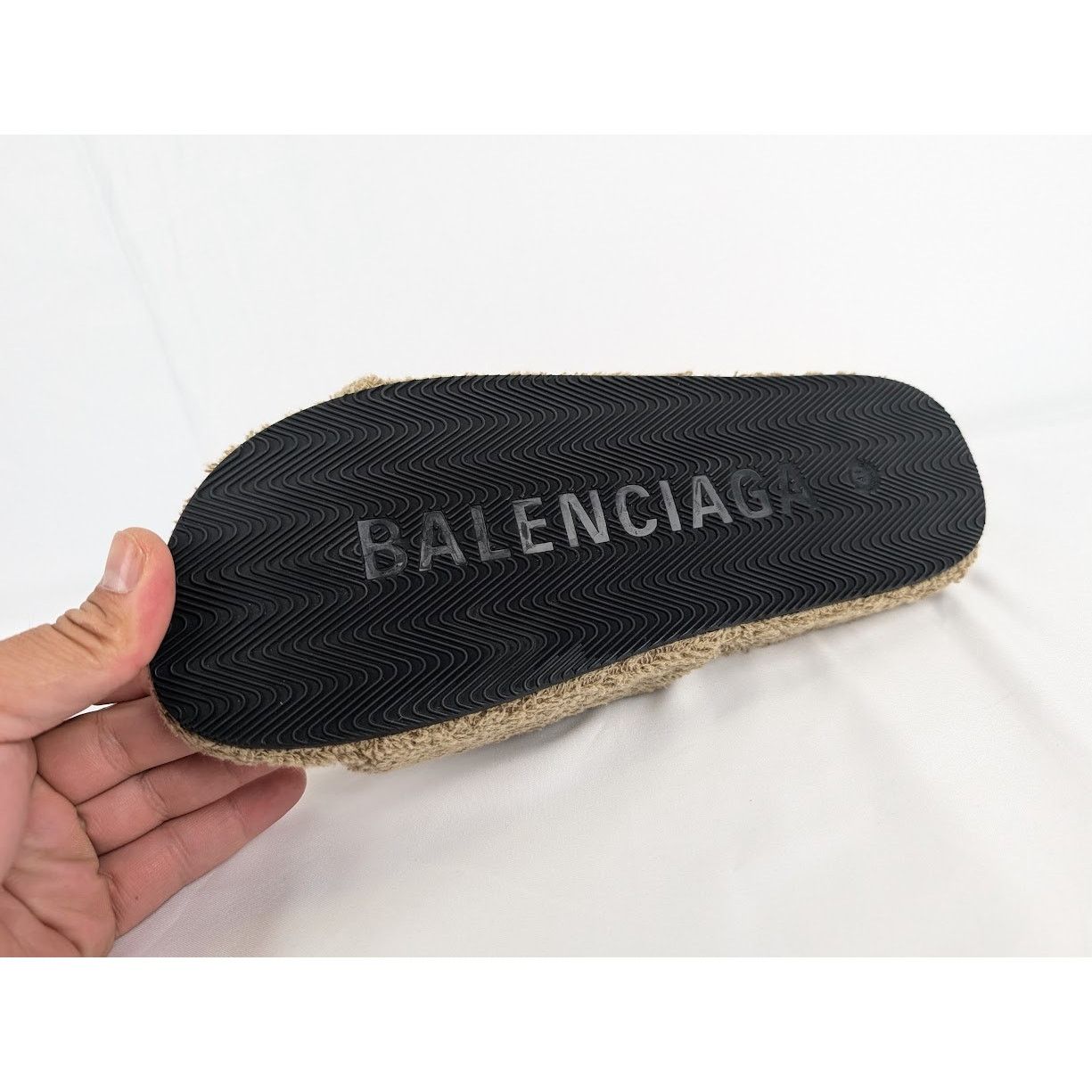 Balenciaga o1rshd1 Q:2 / Furry Slide in Khaki / White / Red Size US 8 / EU 41 - 3 Thumbnail