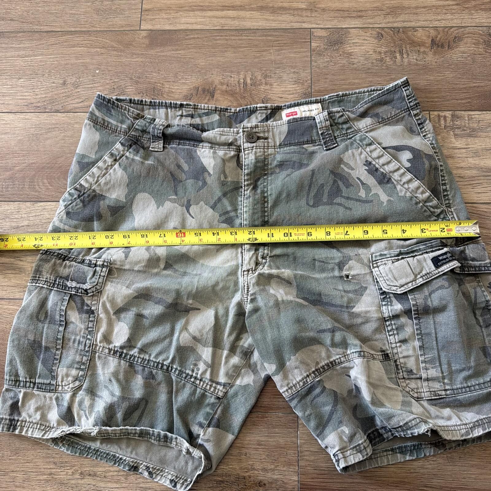 Wrangler Vintage Y2K Wrangler Relaxed Fit Camo Cargo Shorts Grunge 38 Size US 38 / EU 54 - 10 Thumbnail