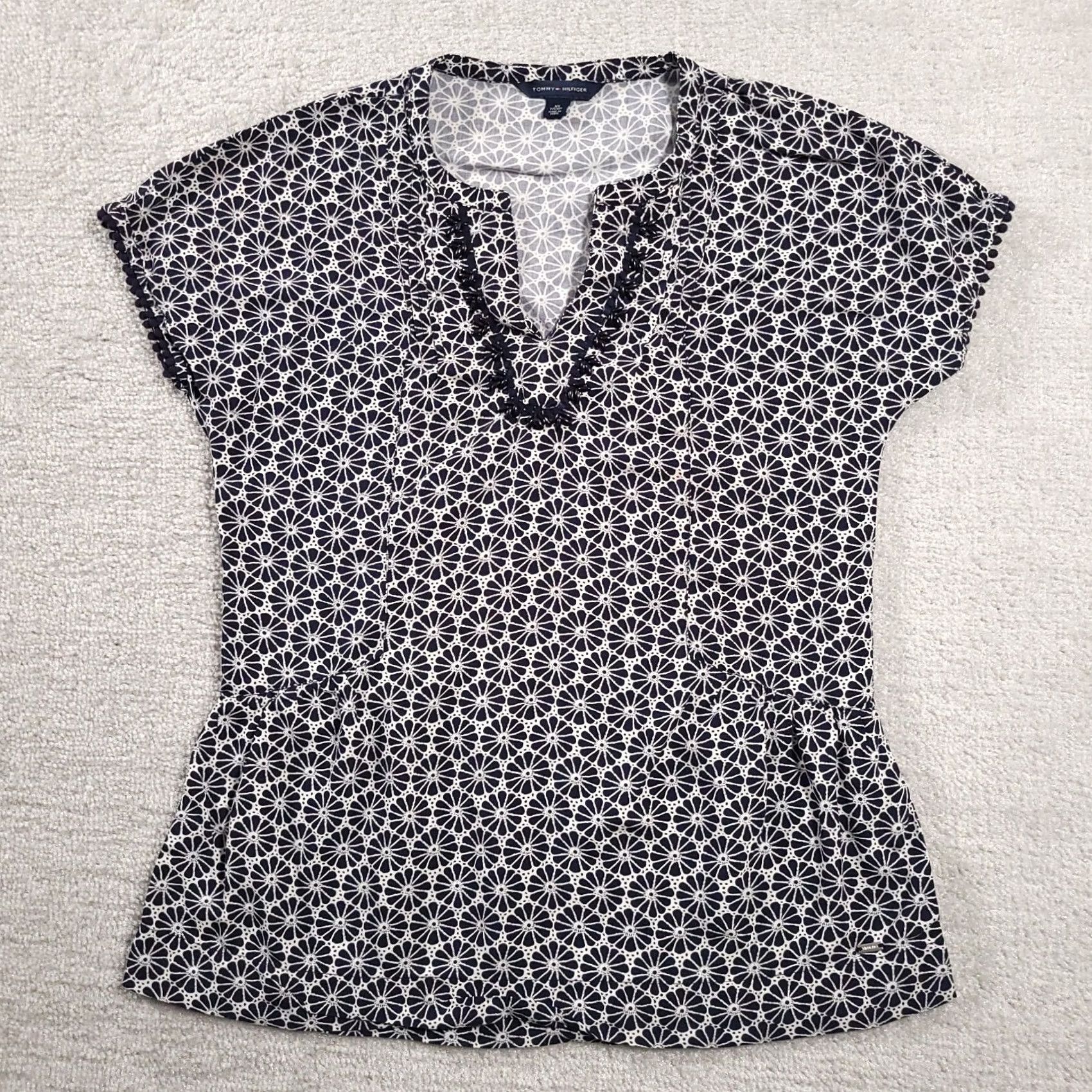 Tommy Hilfiger Tommy Hilfiger Top Womens Size XS Navy White V-Neckline Short Sleeve Floral Bead Size XS / US 0-2 / IT 36-38 - 2 Thumbnail