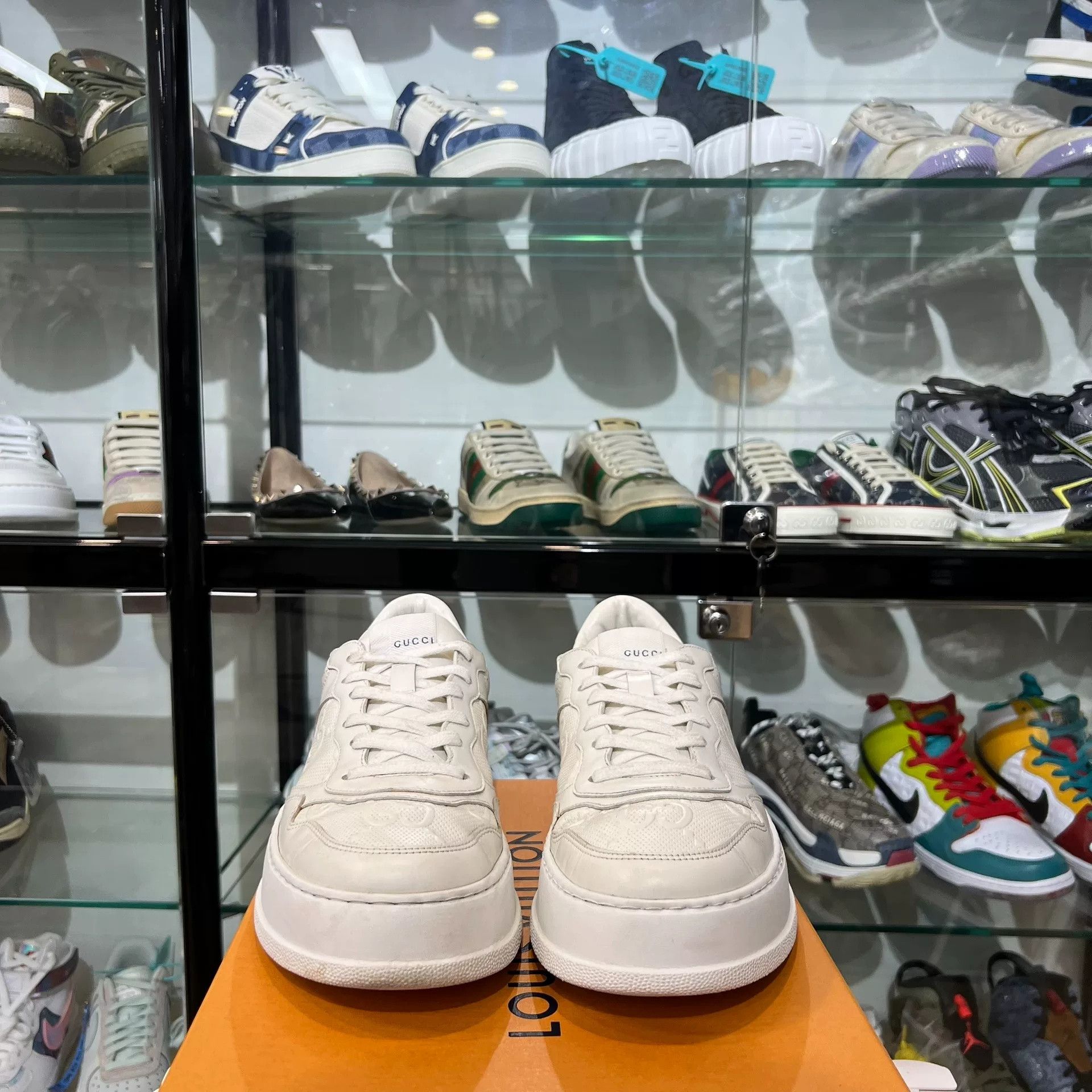 Gucci Gucci Classic White Biscuit Shoes Size US 10 / EU 43 - 2 Thumbnail