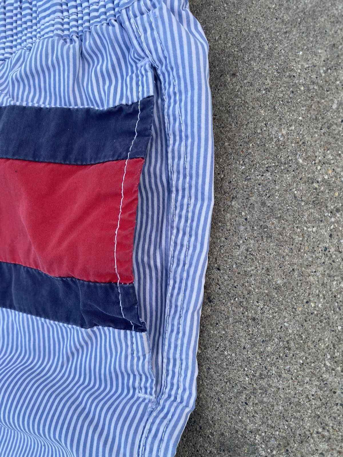 Tommy Hilfiger Vintage Tommy Hilfiger swim trunks Size US 35 - 5 Thumbnail