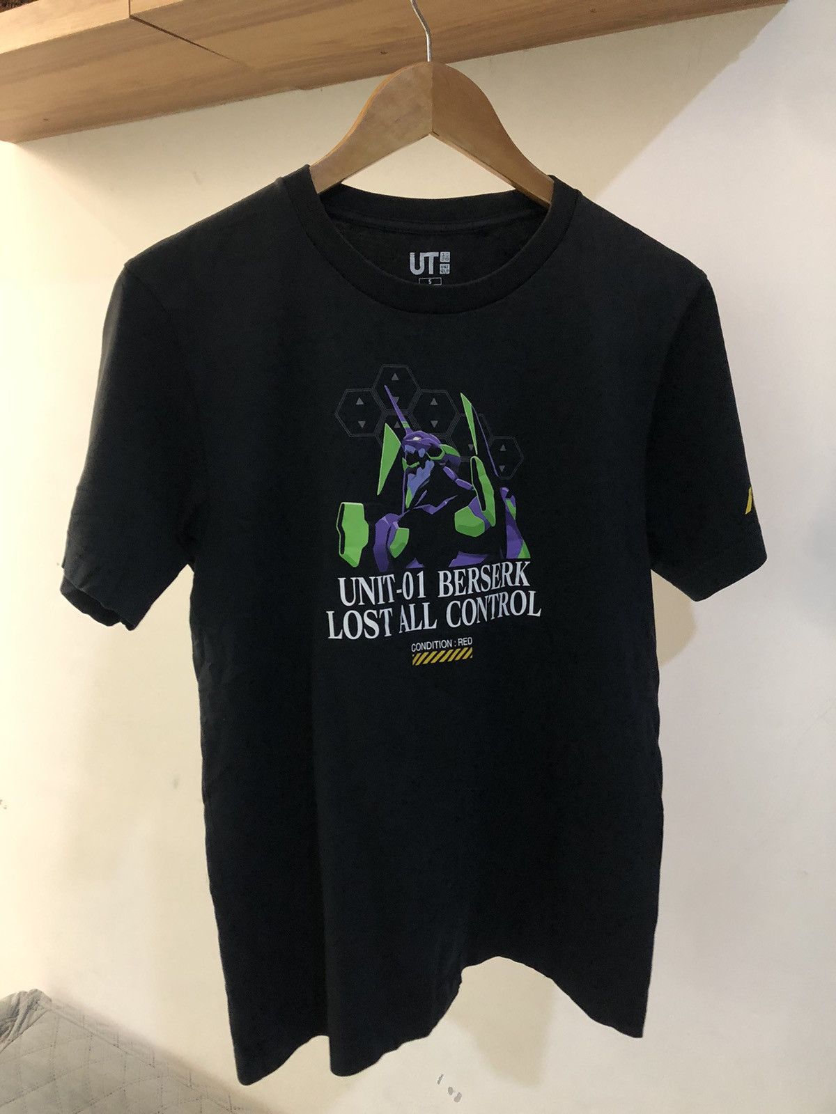 Anime × Japanese Brand × Uniqlo Evagelion 01 Berserk X Uniqlo Black Shirt Medium Size Size US S / EU 44-46 / 1 - 2 Thumbnail