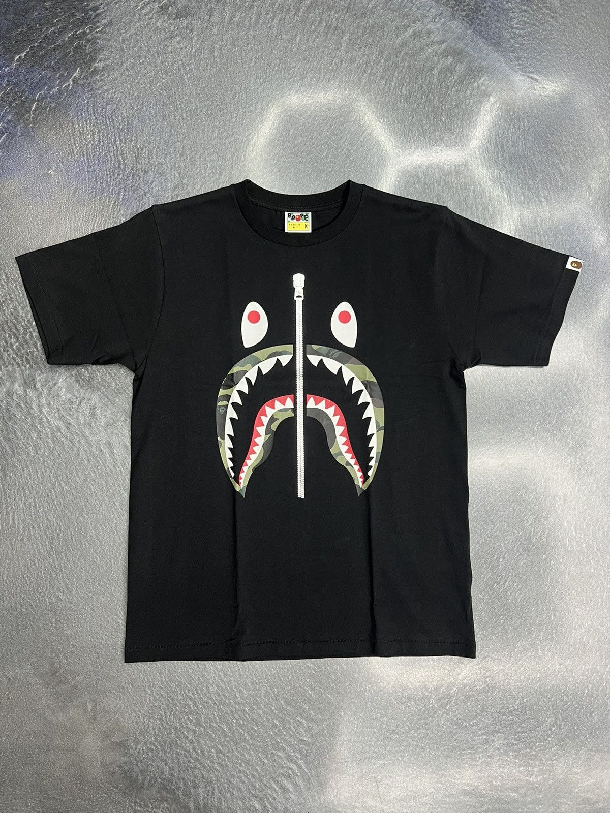 Bape Bape 1st Camo Shark T-Shirt Size US M / EU 48-50 / 2 - 1 Thumbnail