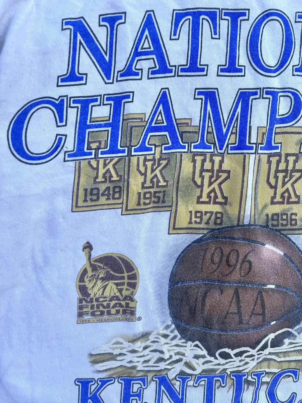 Vintage 1996 Final Four Kentucky Wildcats Championship Tee Size US XL / EU 56 / 4 - 3 Thumbnail