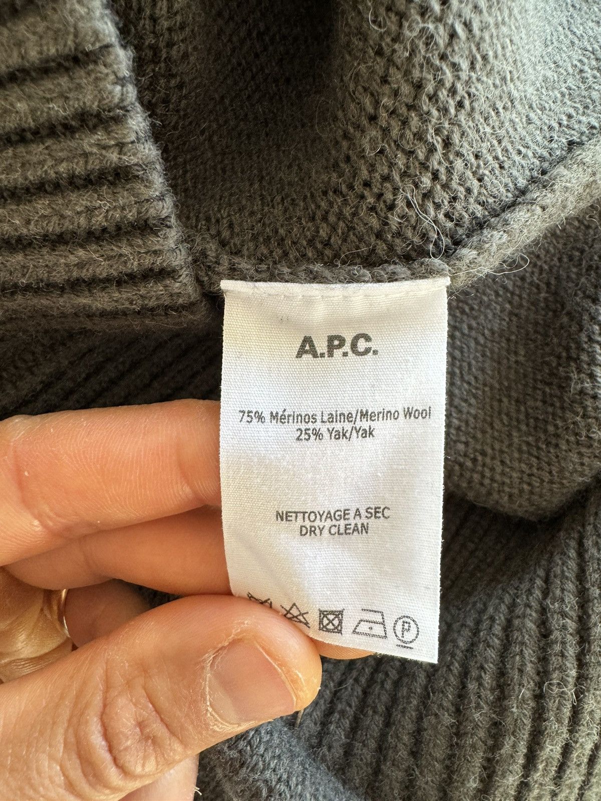 A.P.C. Wool crewneck sweater in brown Size US M / EU 48-50 / 2 - 3 Thumbnail