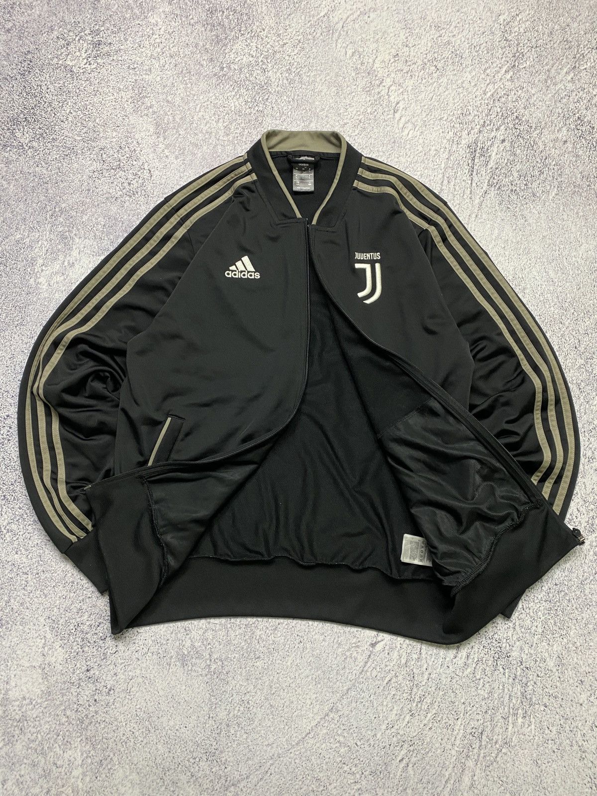 Adidas × Vintage Vintage Adidas Juventus Soccer Track Jacket Size L Size US L / EU 52-54 / 3 - 4 Thumbnail