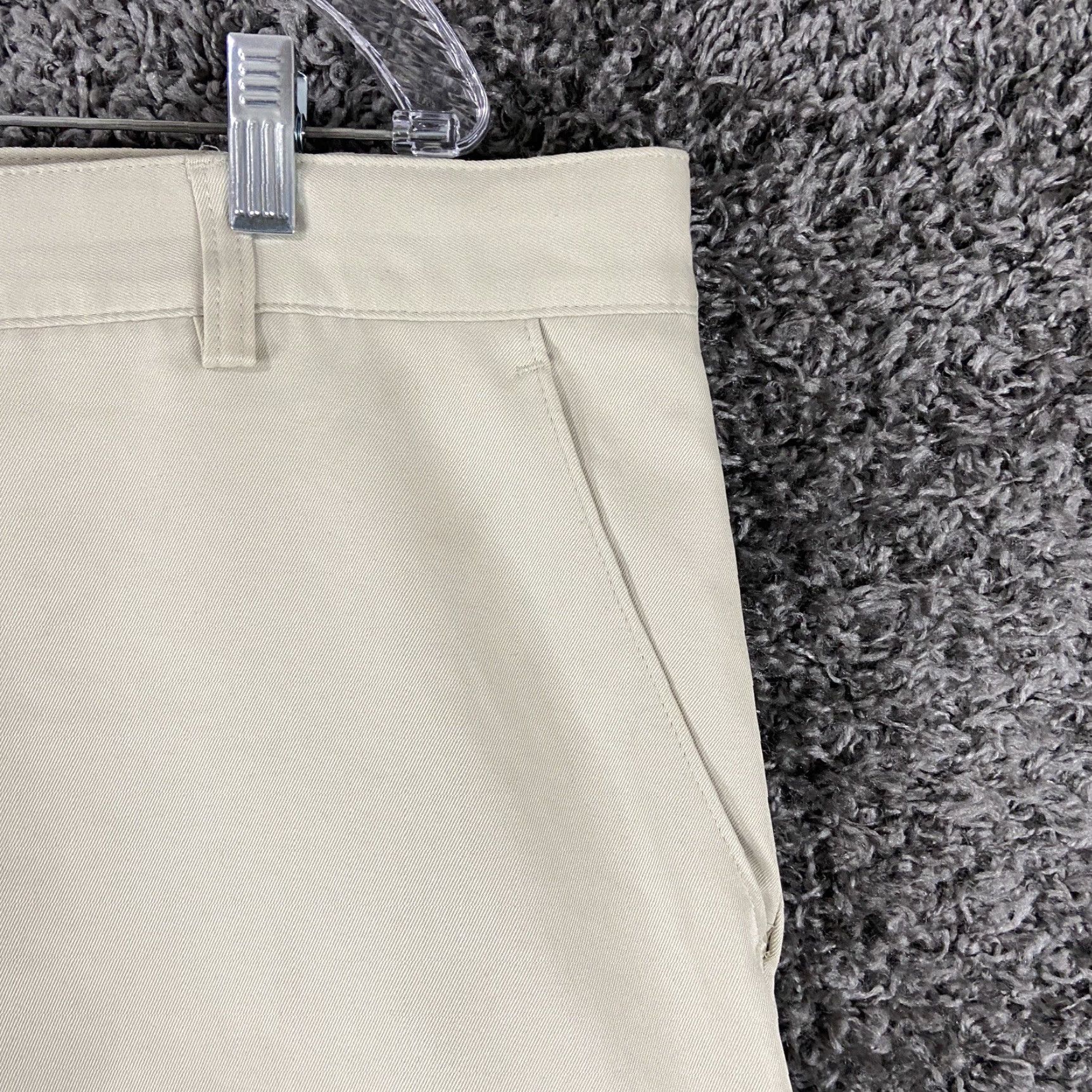 Izod IZOD Golf Beige Shorts Men’s 40 Size US 40 / EU 56 - 3 Thumbnail