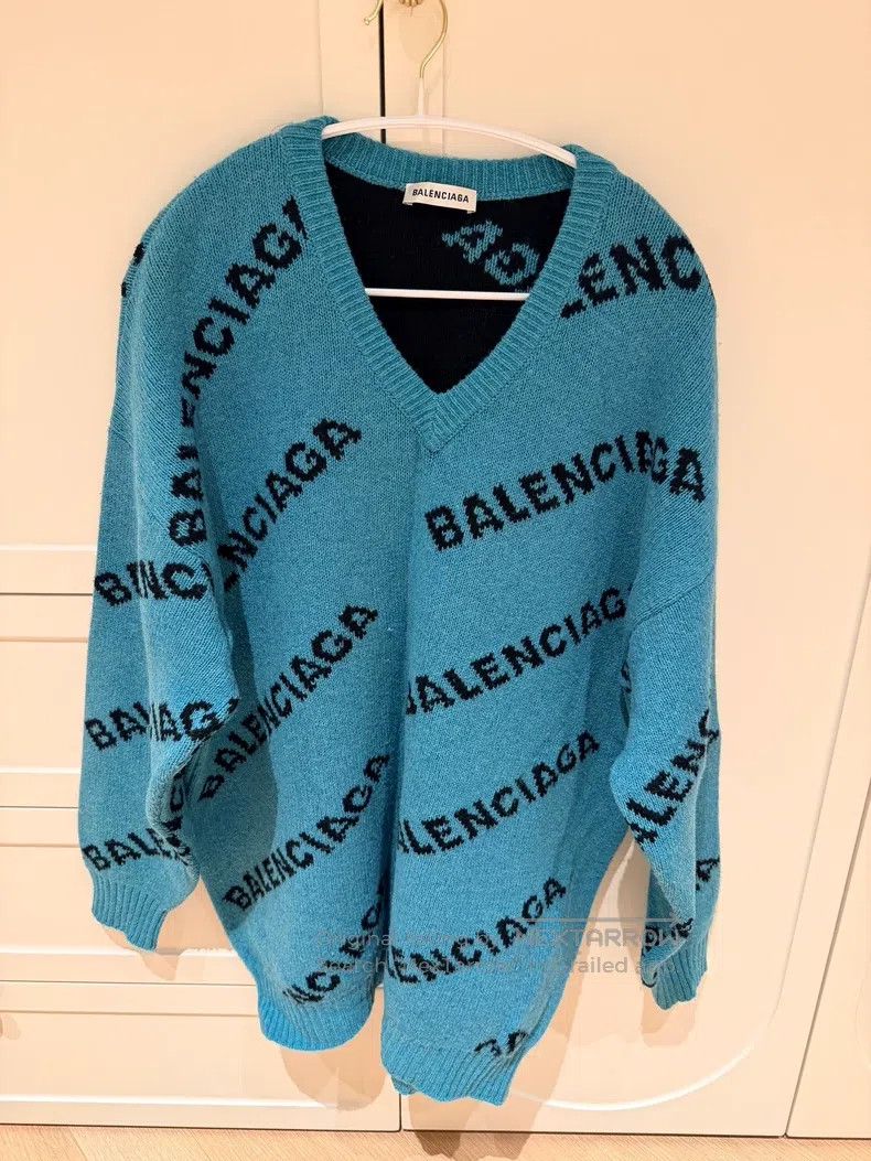 Balenciaga Balenciaga Lake Blue Full Logo Printed Sweater Size S / US 4 / IT 40 - 1 Thumbnail