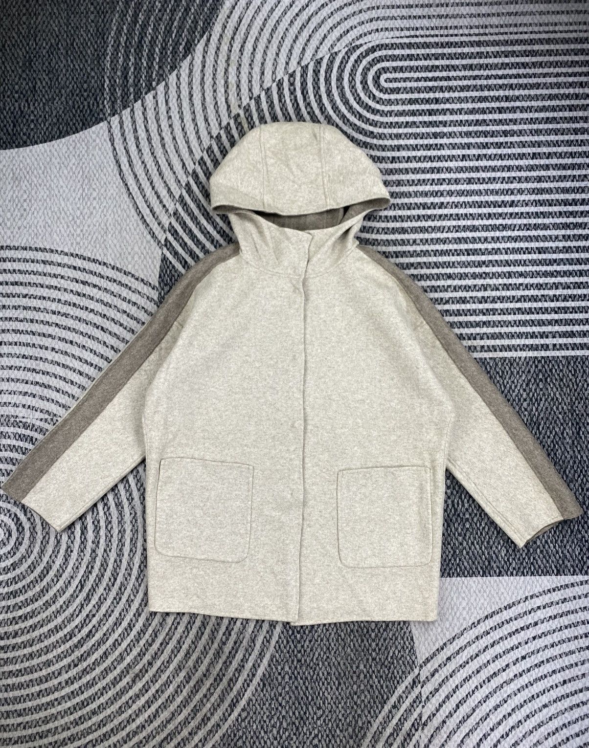 Max Mara Vintage Maxmara Studio Reversible Hooded Wool Jacket Size L / US 10 / IT 46 - 2 Thumbnail