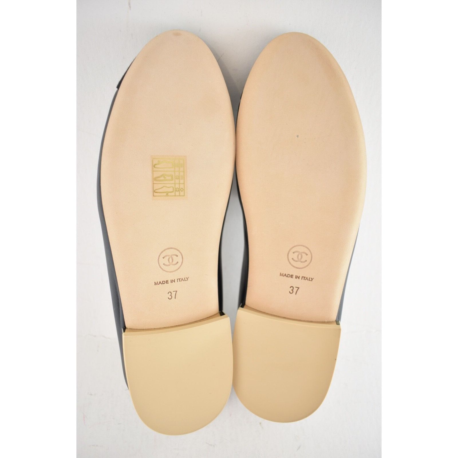 Chanel Chanel 23S Black Lambskin Grosgrain CC Logo Gold Heel Size US 7 / IT 37 - 17 Thumbnail