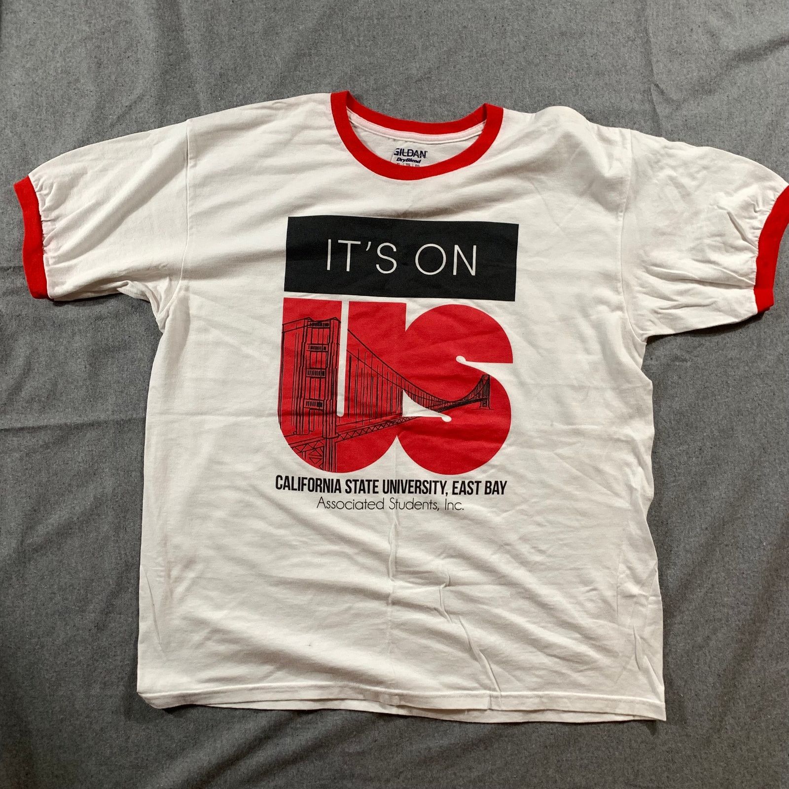 Gildan Gildan IT'S ON US Shirt Women Extra Large Size XL / US 12-14 / IT 48-50 - 1 Thumbnail