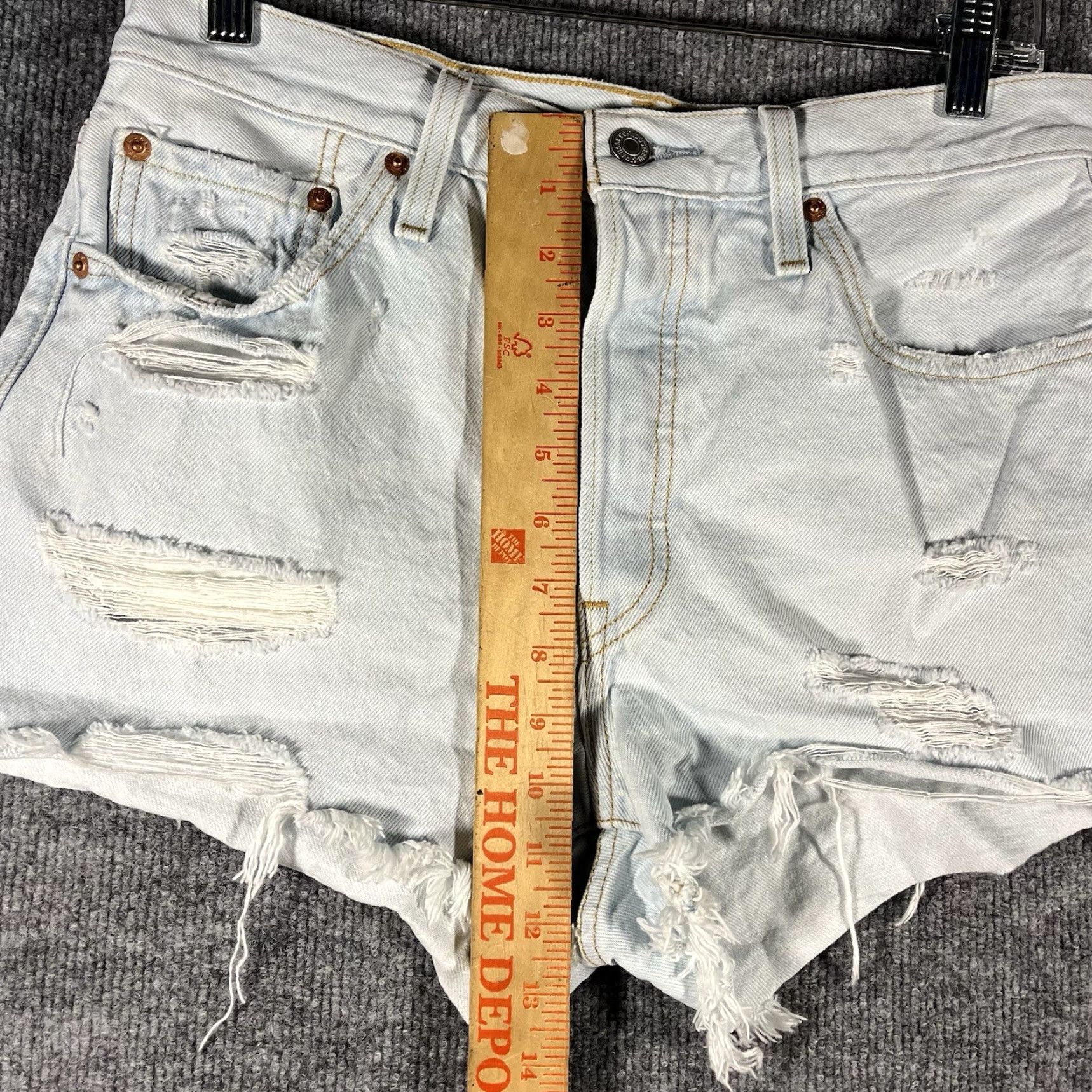 Levi's Levi's 501 Shorts Womens 30 Blue Denim Distressed Cut Off Light Wash Button Fly Size 30" / US 8 / IT 44 - 6 Thumbnail