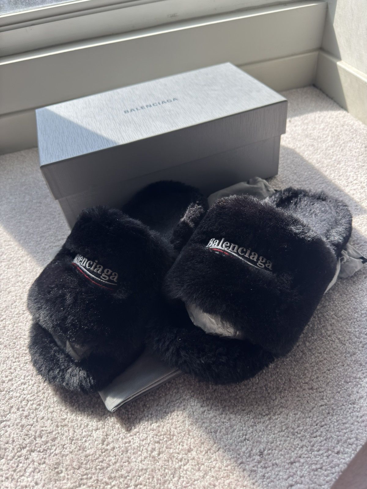 Balenciaga Balenciaga Furry Faux Shearling Slide Sandal | Grailed display picture 1