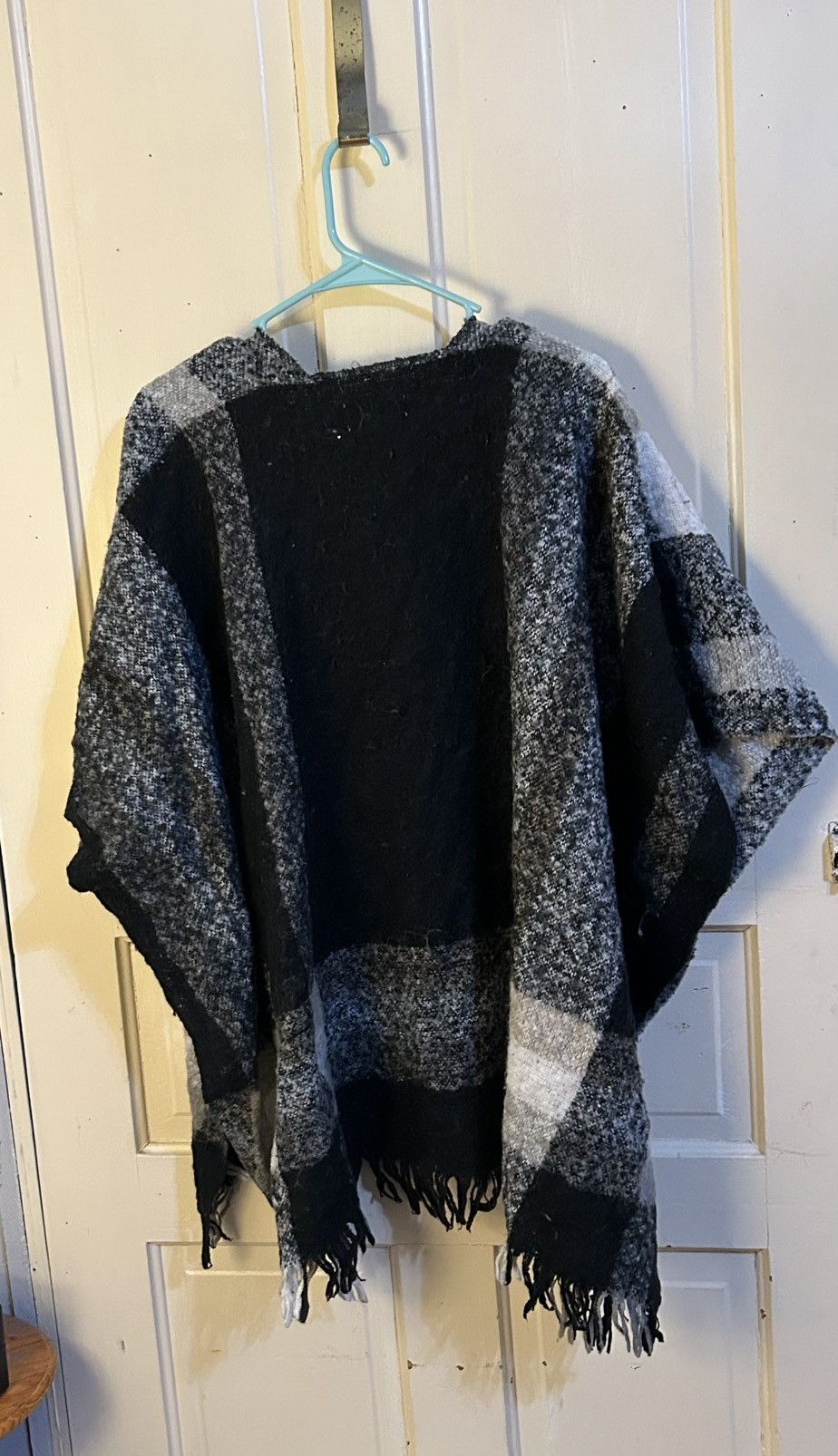 Nine West Nine West plaid fringe shawl poncho Size ONE SIZE - 5 Thumbnail