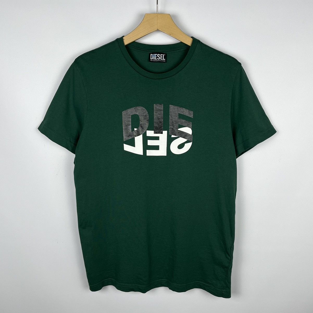 Diesel Designer Diesel diegos y2k big logo T Shirt Size US L / EU 52-54 / 3 - 1 Thumbnail
