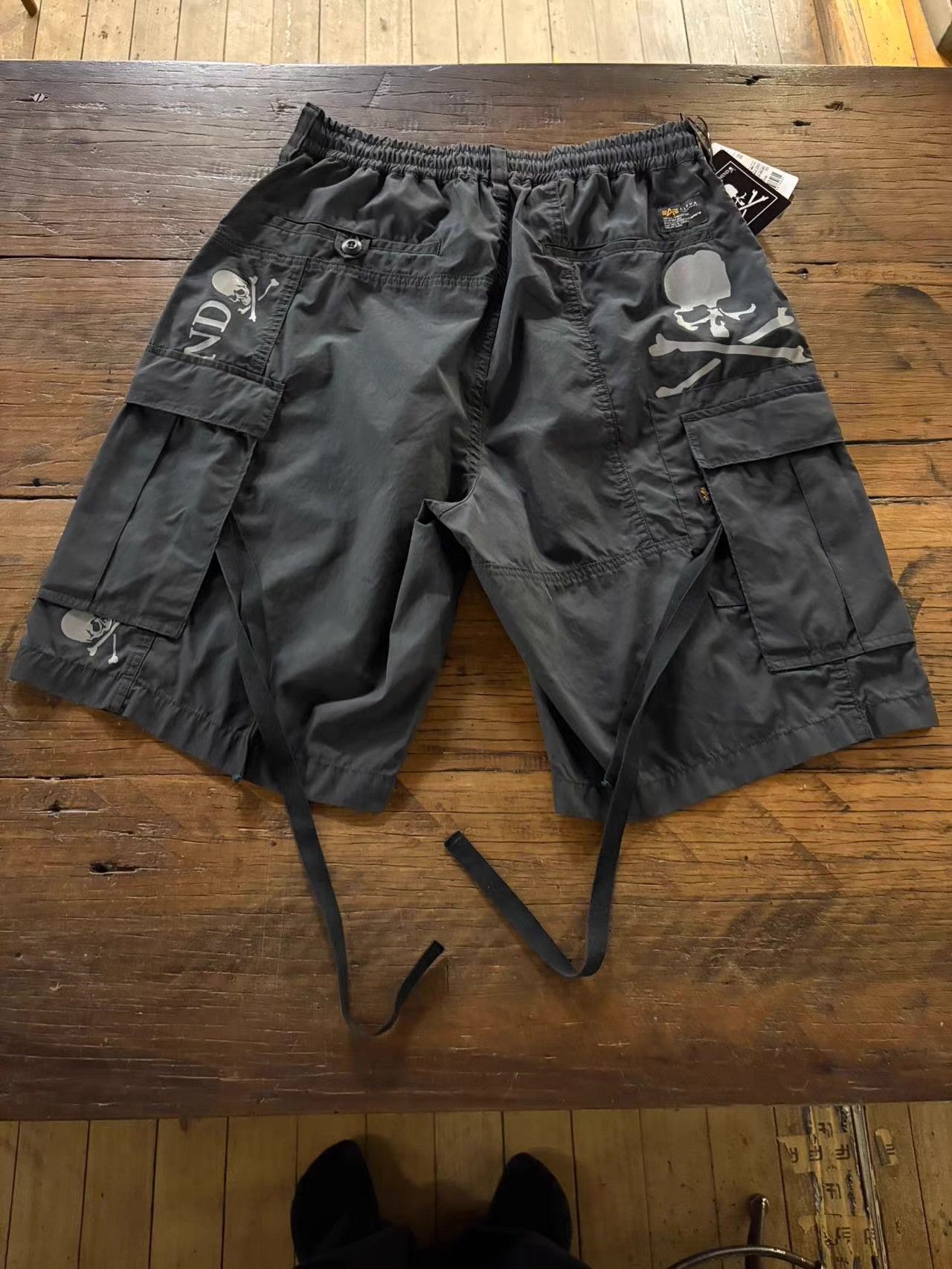 Mastermind World MASTERMIND WORLD x Alpha Industries Black Cargo Shorts Ｑ25 Size US 34 / EU 50 - 2 Thumbnail