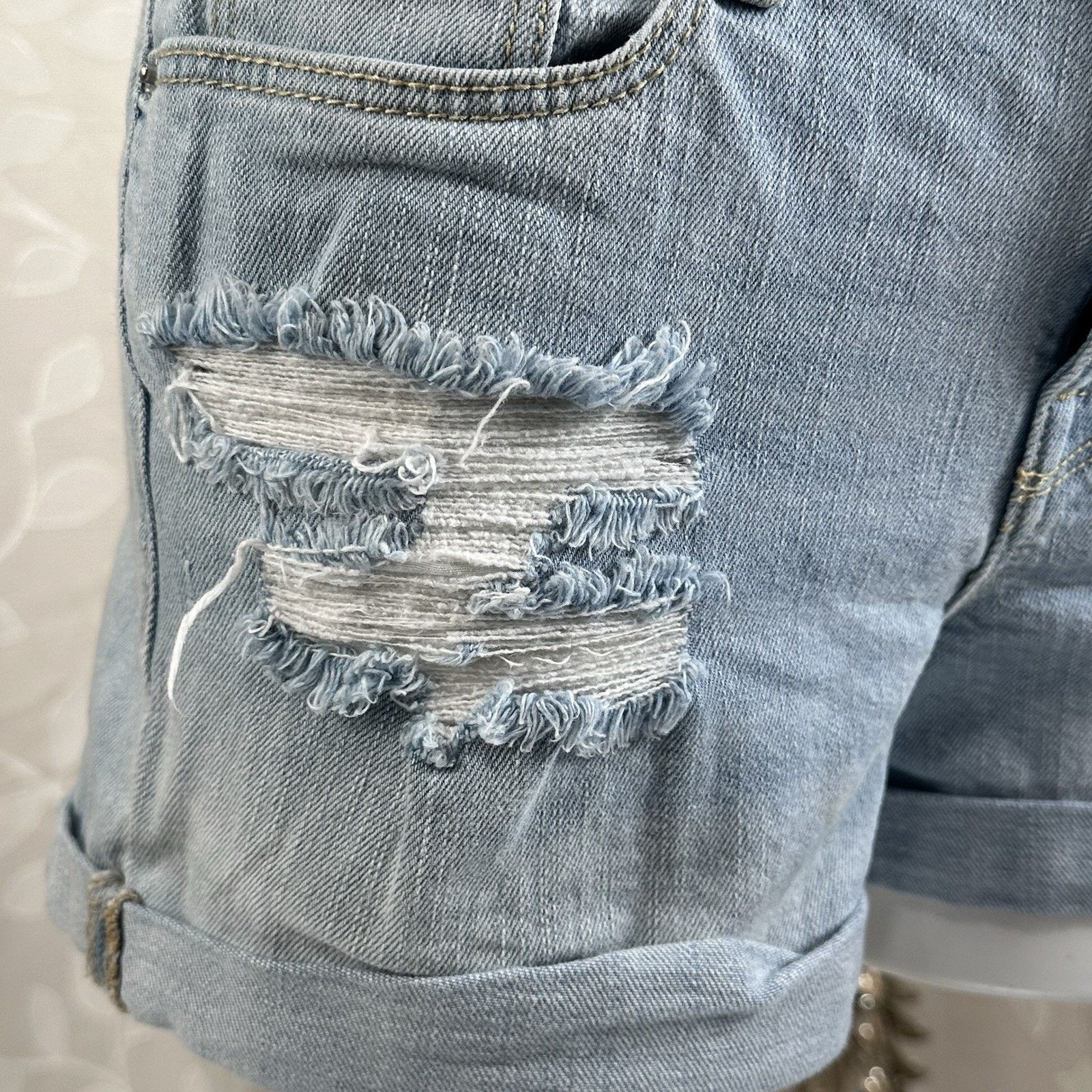 Old Navy Old Navy Boyfriend Denim Shorts Size 8 Light Wash Distressed Size 29" - 6 Thumbnail