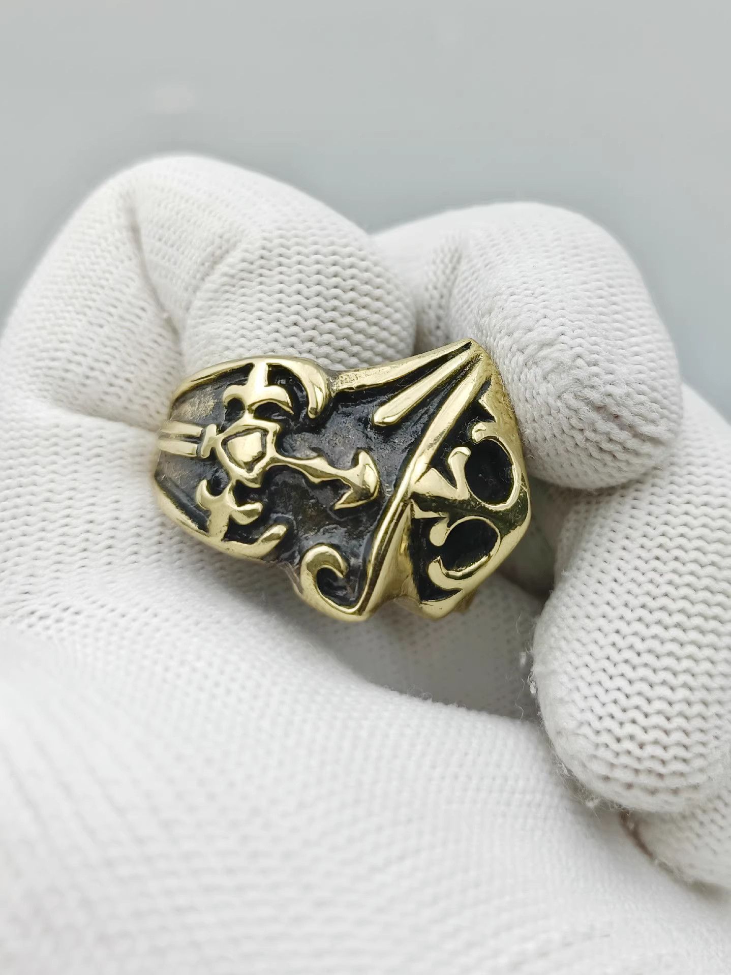 Vintage Chrome Shield Cross Gold Ring Vintage Rings🔥🔥🔥 Size ONE SIZE - 2 Thumbnail