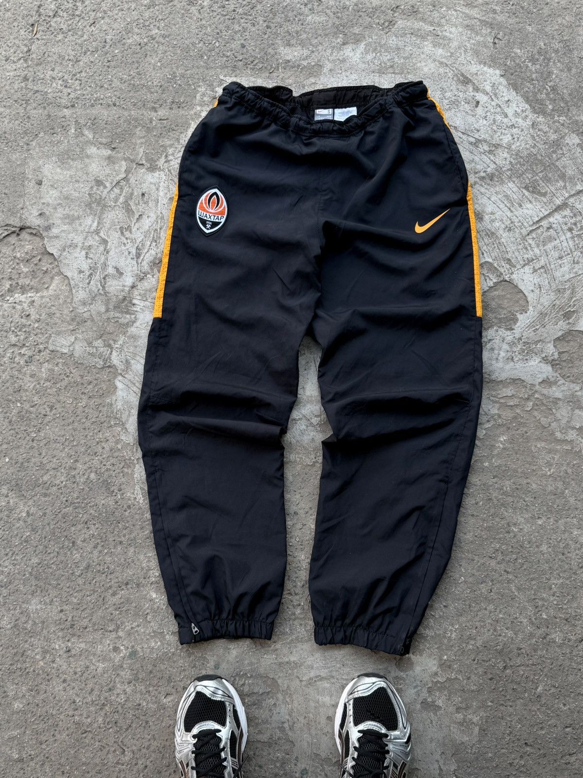 Nike NIKE Y2K SHAKHTAR DONETSK TRACK SOCCER BLOKECORE DRILL PANTS Size US 32 / EU 48 - 3 Thumbnail