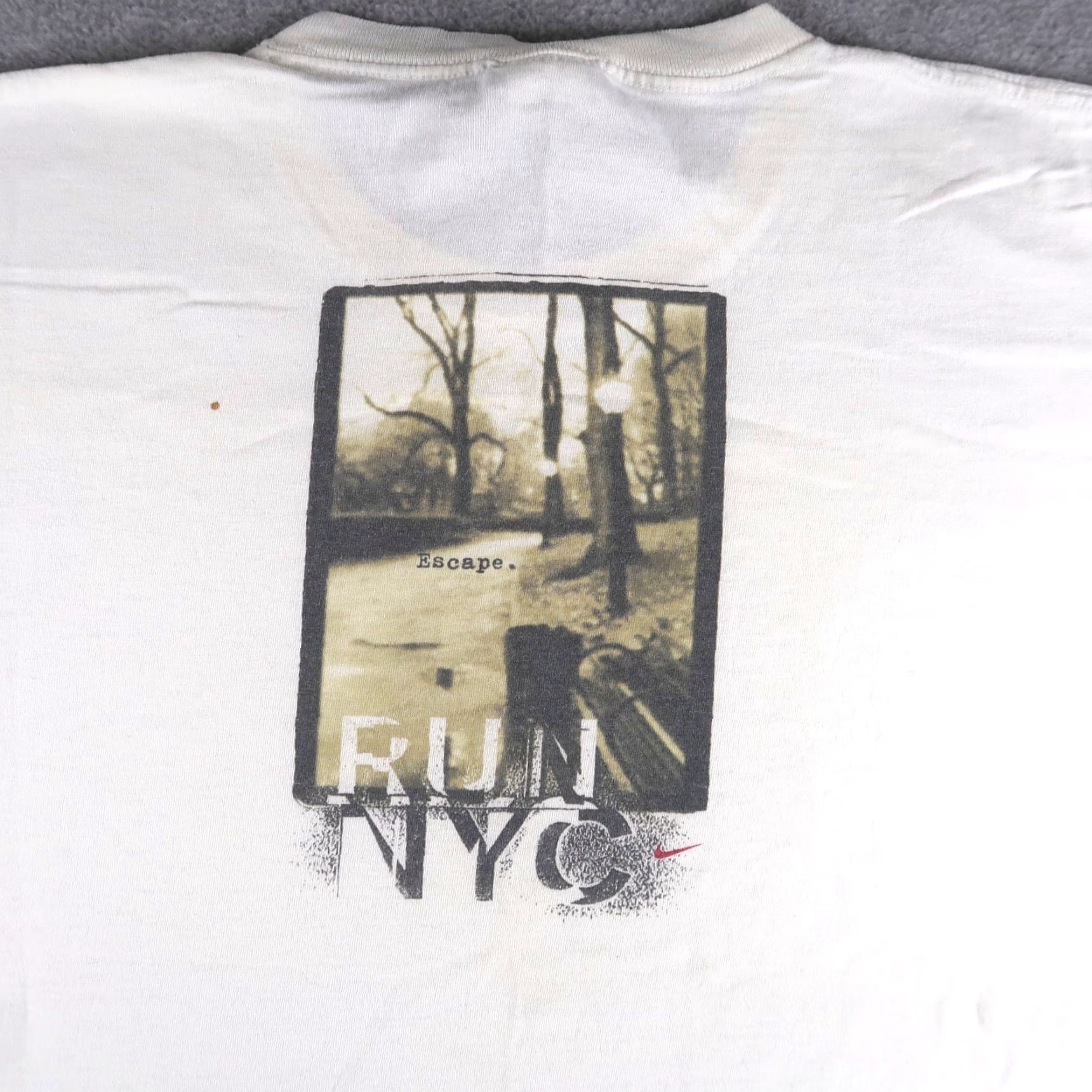Nike VINTAGE Nike T-Shirt 90s NYC Run White XL Men Crew Neck Short Sleeve Logo 1990s City Sports Size US XL / EU 56 / 4 - 2 Thumbnail