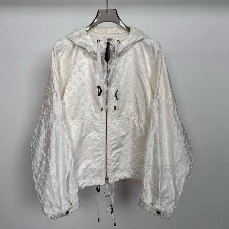 Louis Vuitton Louis Vuitton White dark grain three-flower full-print ass Size S / US 4 / IT 40 - 1 Thumbnail