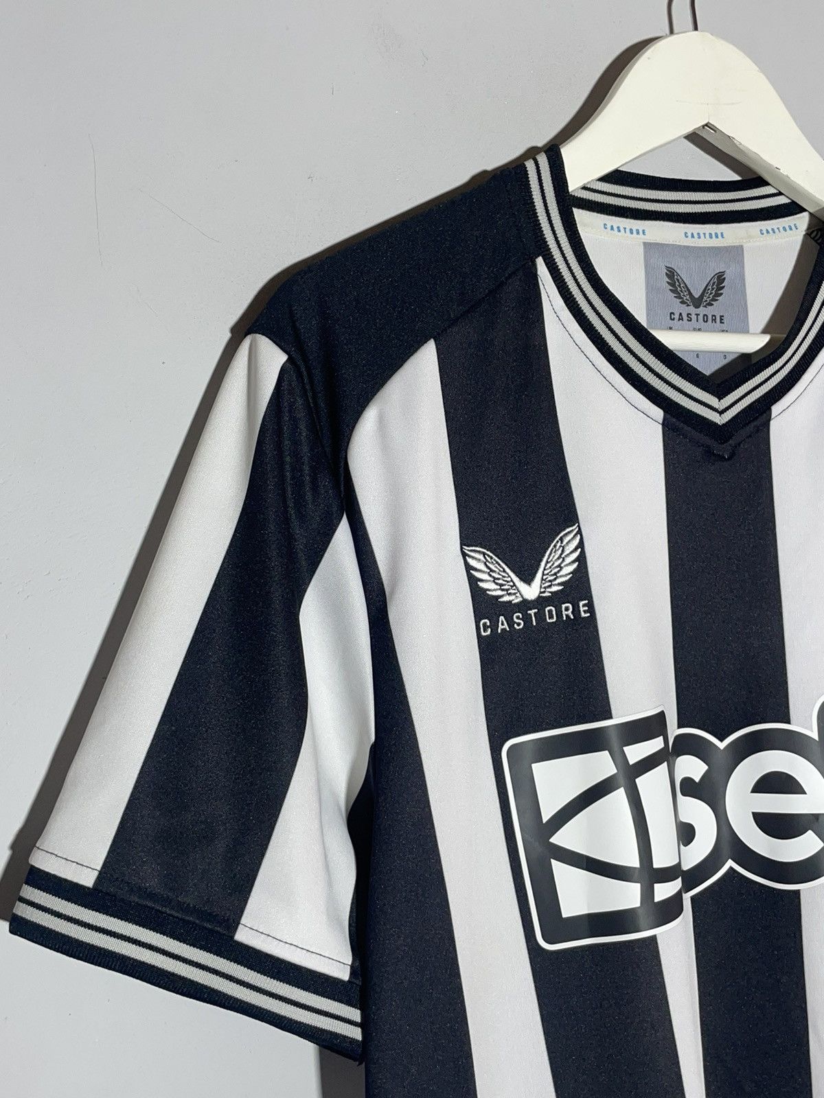 Castore Newcastle United Castore 2023/24 Home Football Shirt Size US L / EU 52-54 / 3 - 3 Thumbnail