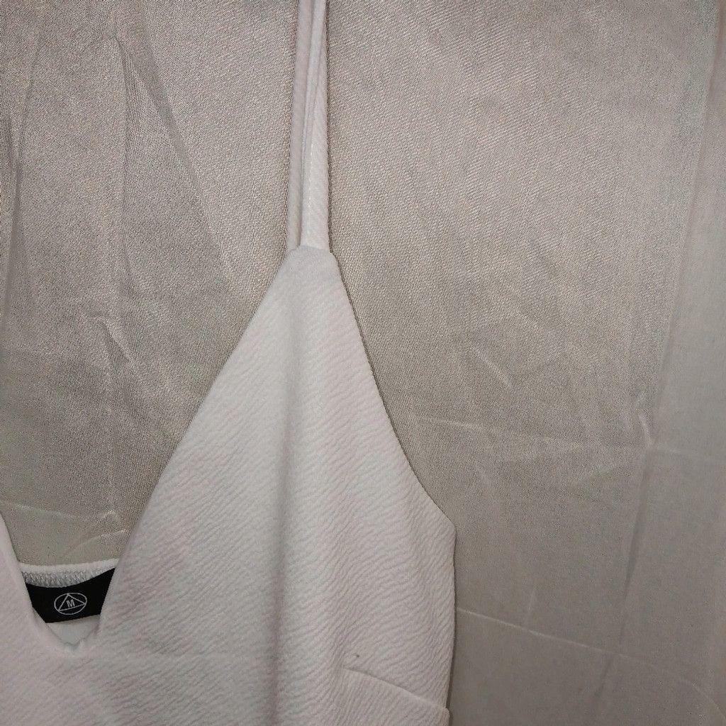Missguided Missguided body con, off-white dress, womens size 4, NWOT Size S / US 4 / IT 40 - 5 Thumbnail
